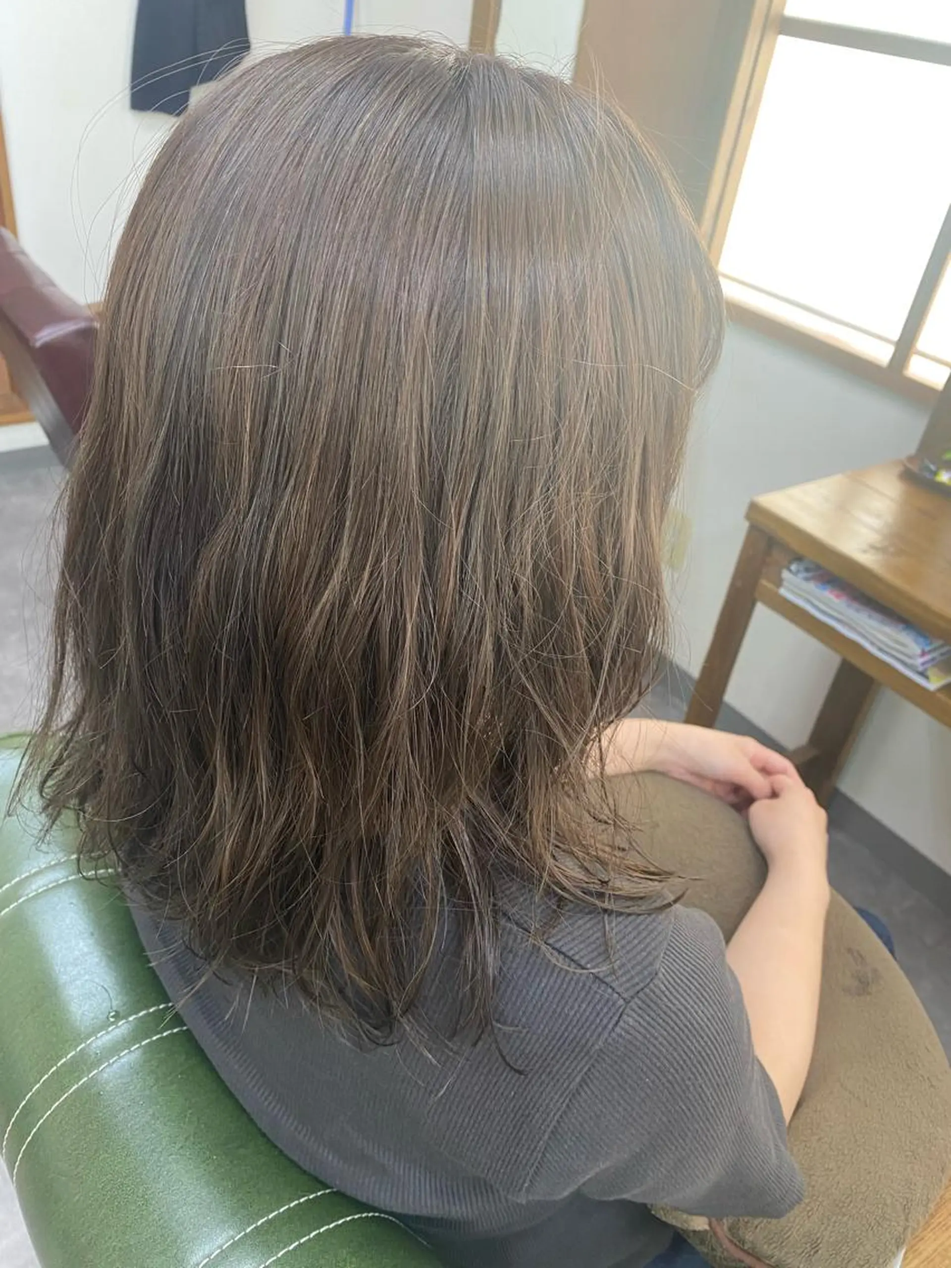 セミロング アッシュ カット ヘアカラー トリートメント 永沼 真依のヘアスタイル