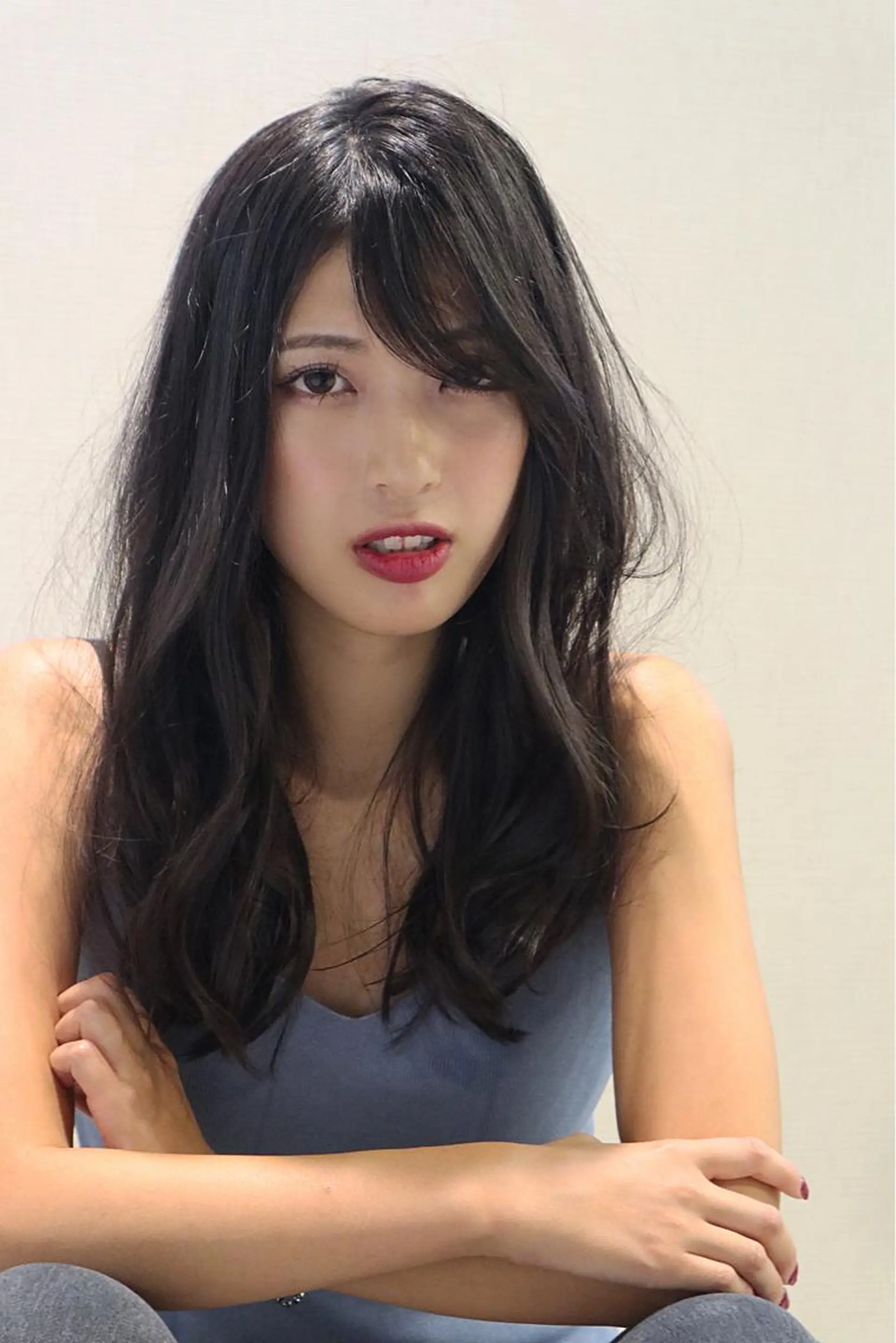 ロング 岩間 祐佳のヘアスタイル