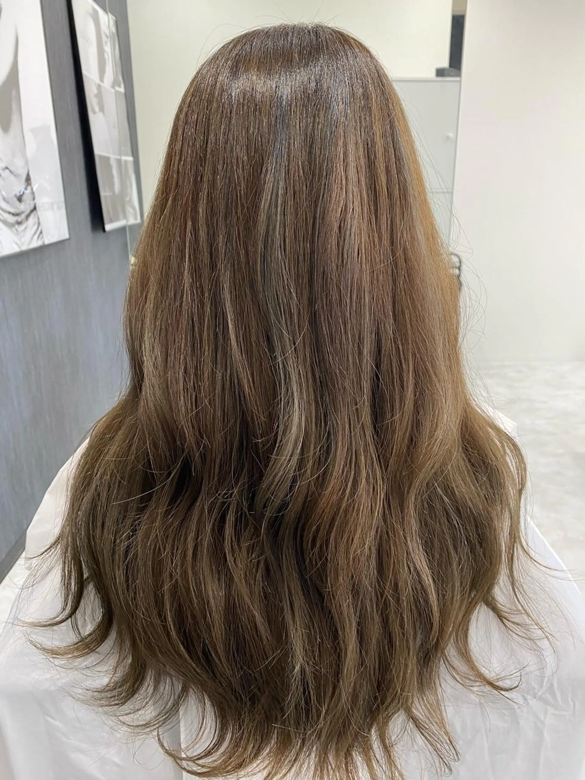 ロング アッシュ ハイライト 透明感カラー🕊️✨ Mayu🦮🩶のヘアスタイル