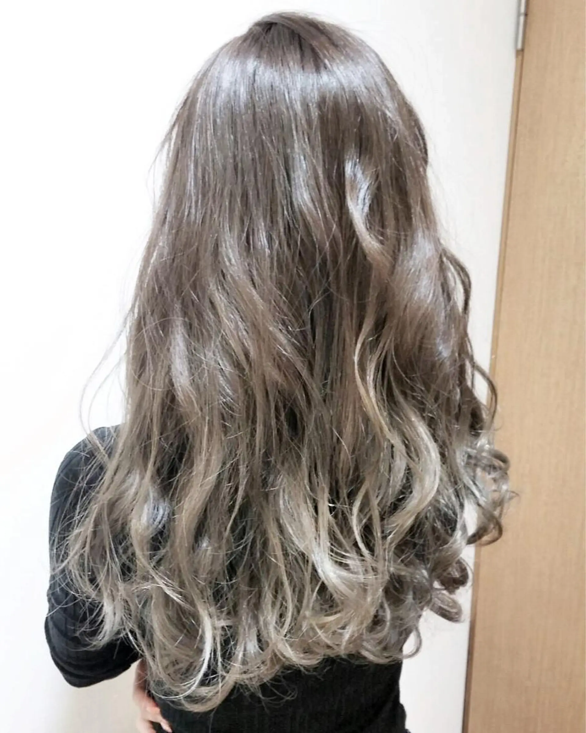 ロング カラー ブリーチ 透明感カラー グラデーションカラー グレージュ ハイライトカラー 海外風レイヤーカット 👑店長　平松　由のヘアスタイル