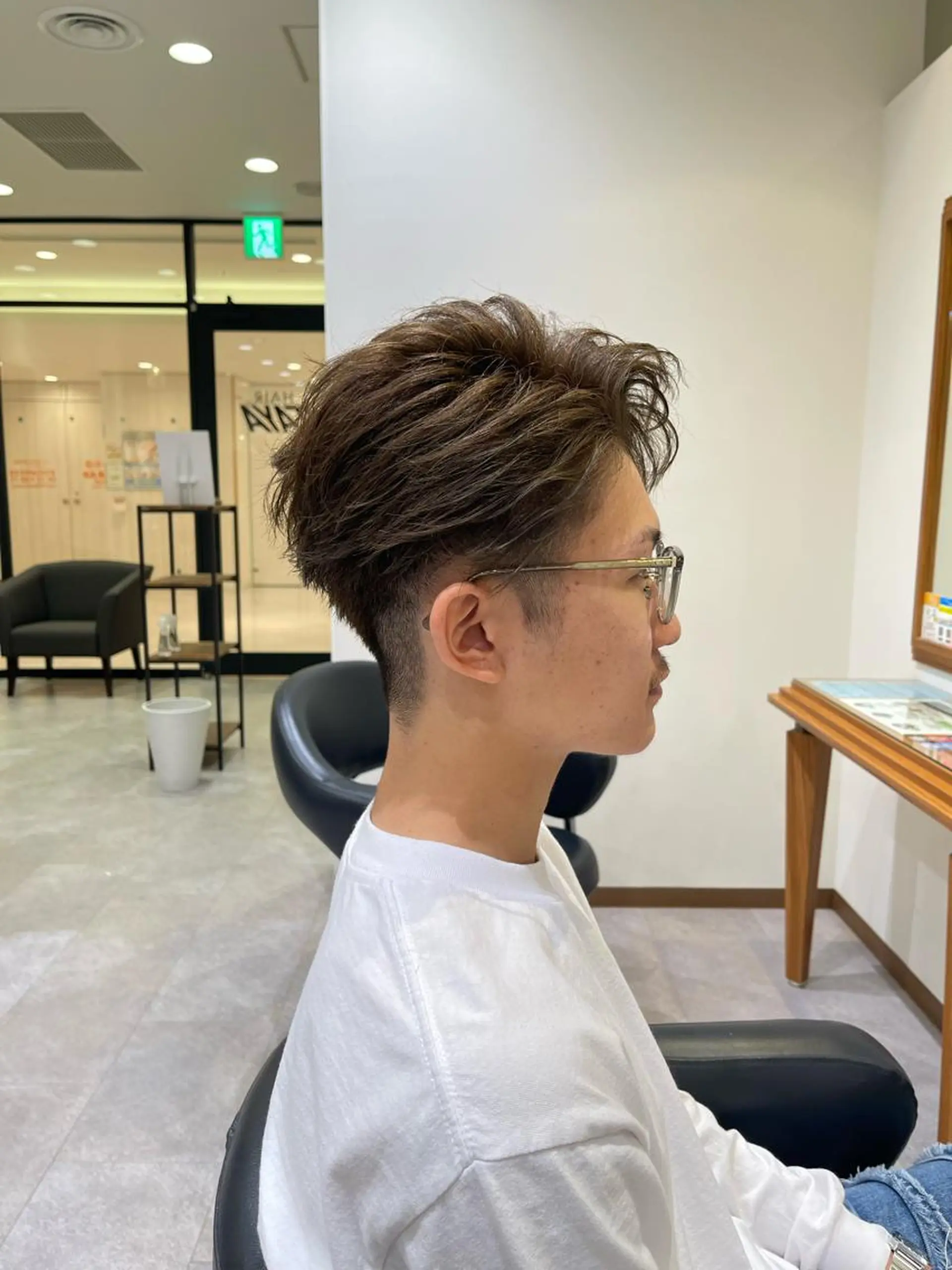 ショート カラー メンズ アップバング ベージュカラー オリーブベージュ かきあげバング ✂︎髪質改善・ Yuitoのヘアスタイル