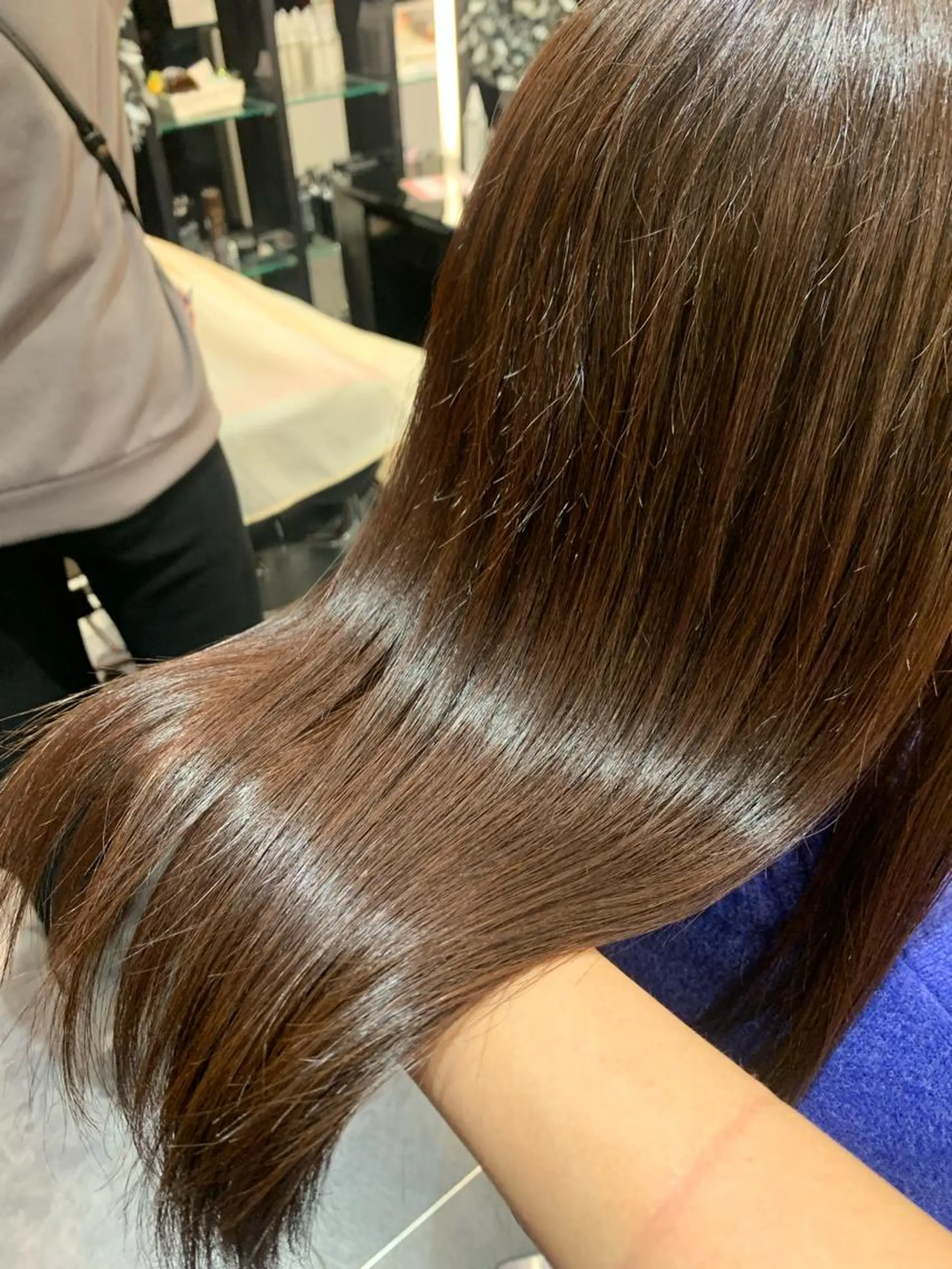 セミロング 髪質改善 縮毛矯正 艶髪/白髪ぼかし ヘッドスパ/大野結菜のヘアスタイル
