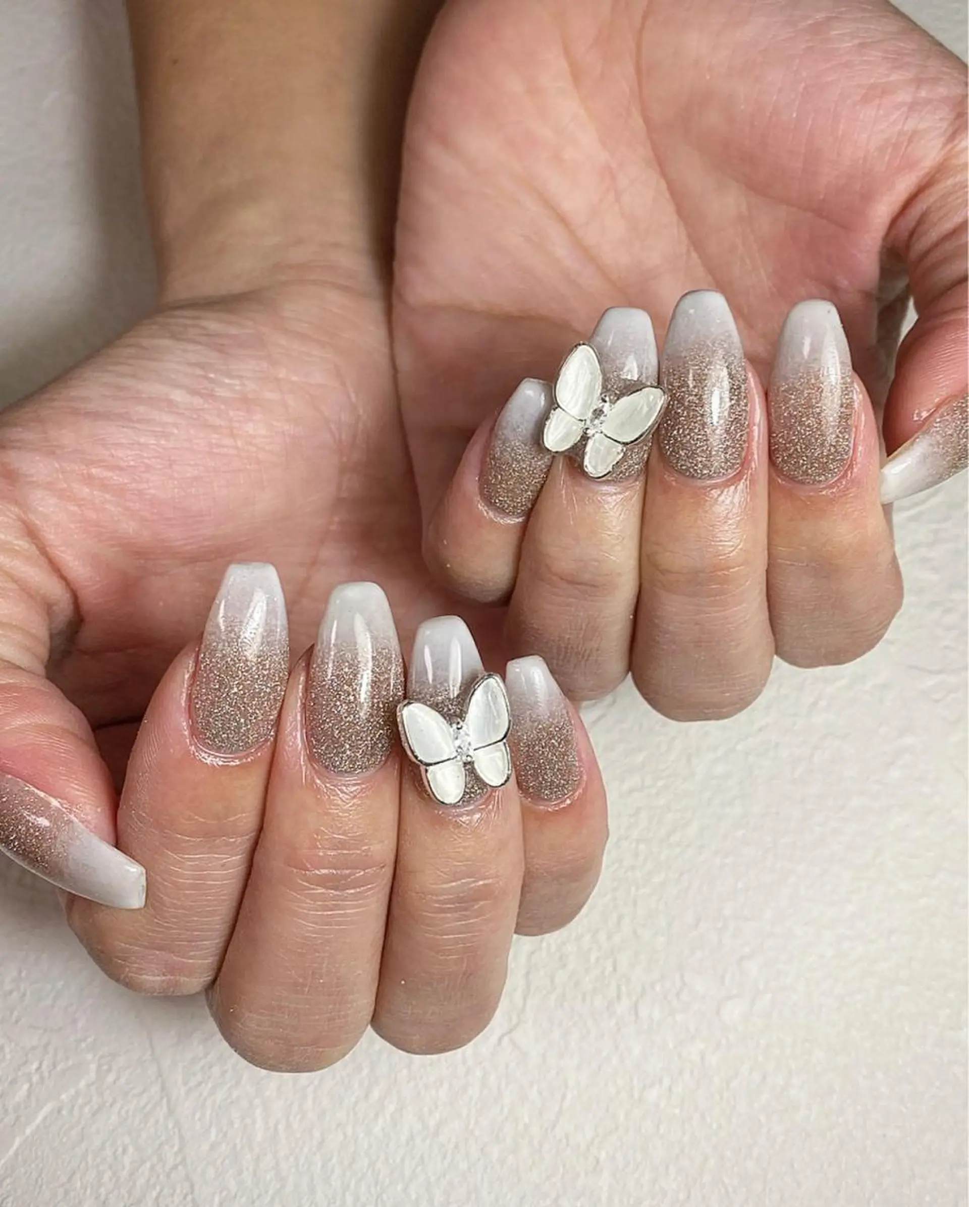 ネイル フラッシュネイル グラデーション ホワイト ハンドネイル ✾ NailRoom Latina🌻💓のネイルデザイン