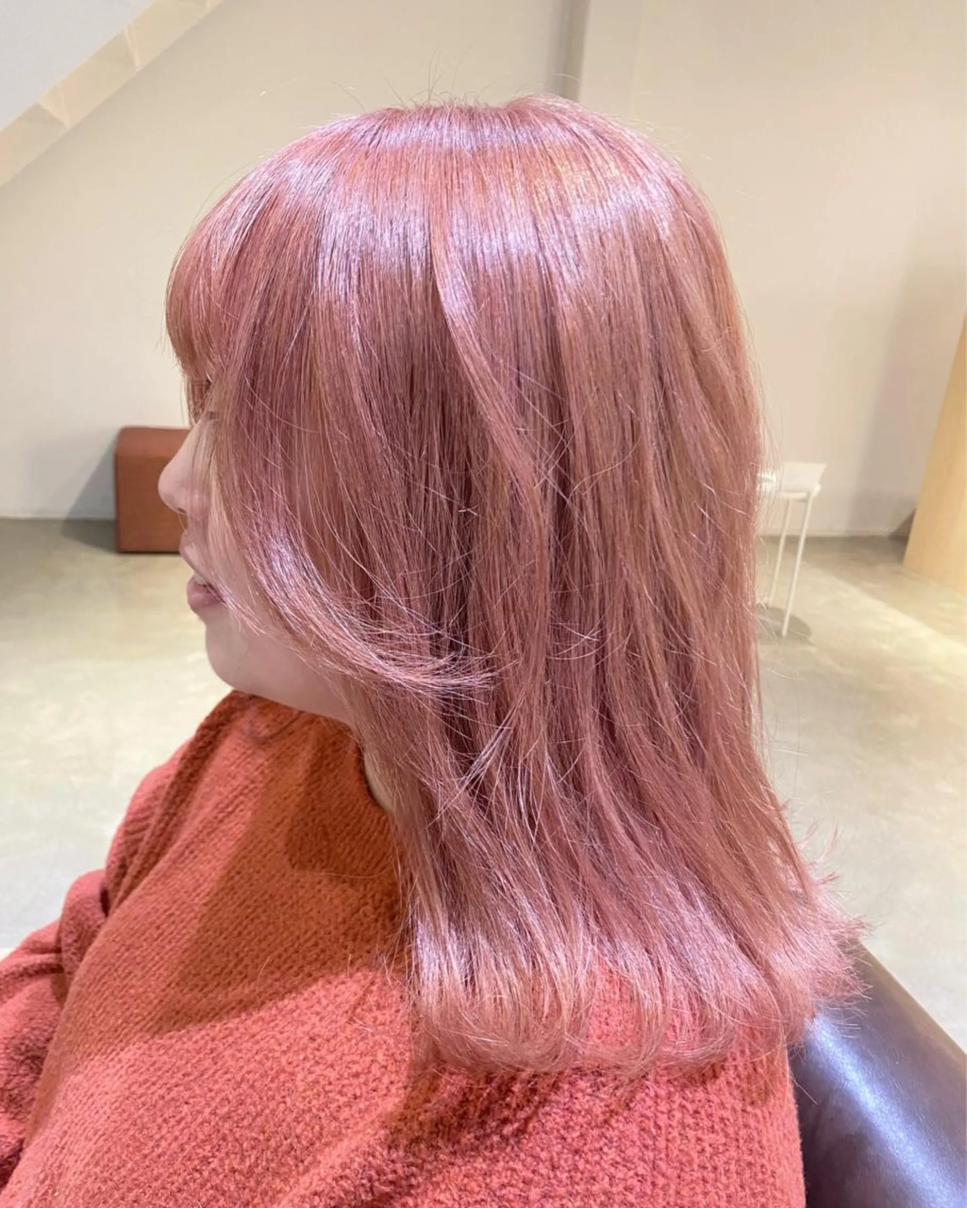 セミロング カラー ブリーチ イヤリングカラー ハイライトカラー オレンジ ピンクカラー カット ヘアカラー トリートメント ブリーチなしWカラー /酸性ストレート河本のヘアスタイル
