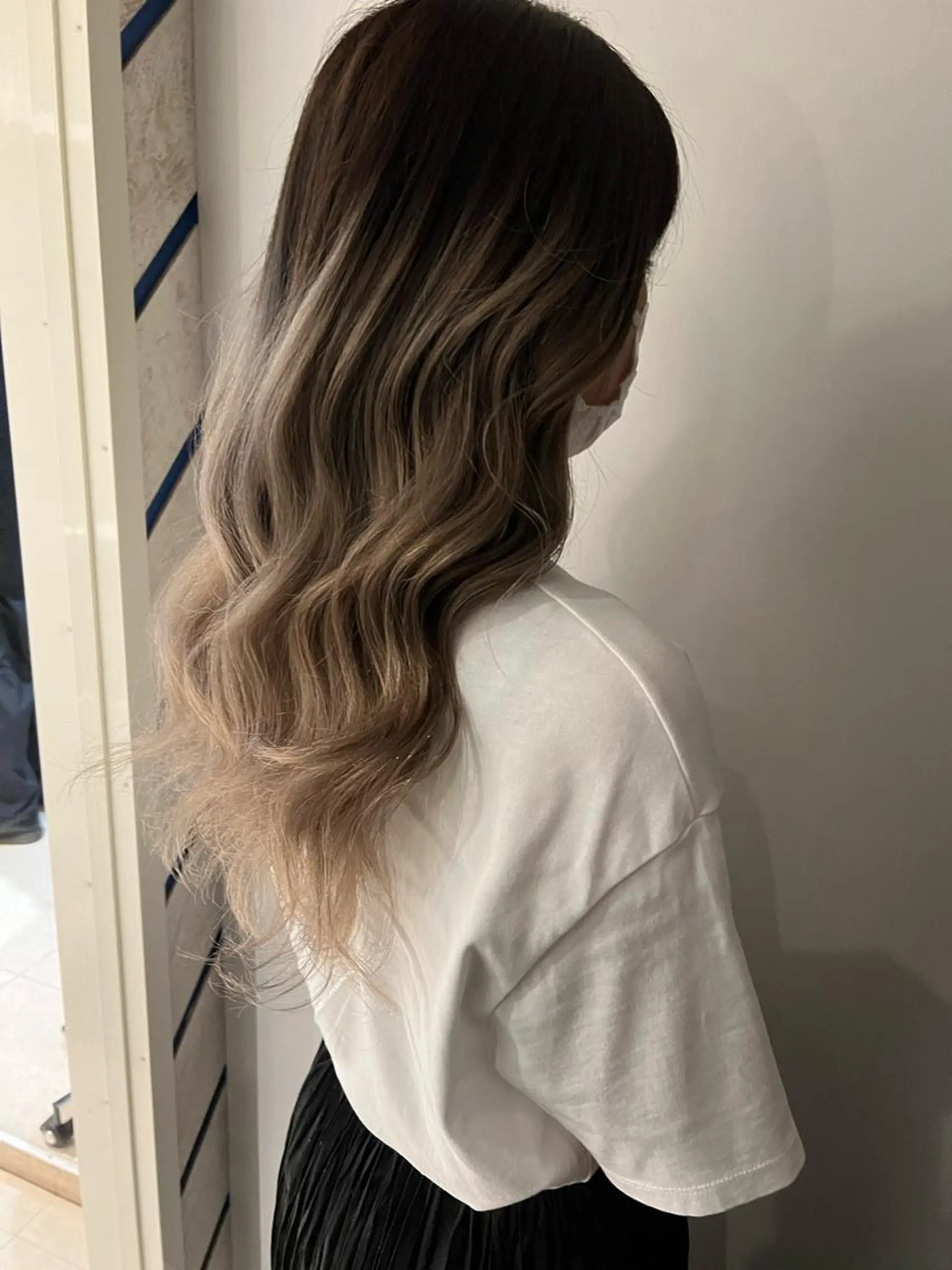 セミロング カラー 🔥ハイトーンカラー ギャルNAOKI🔥のヘアスタイル