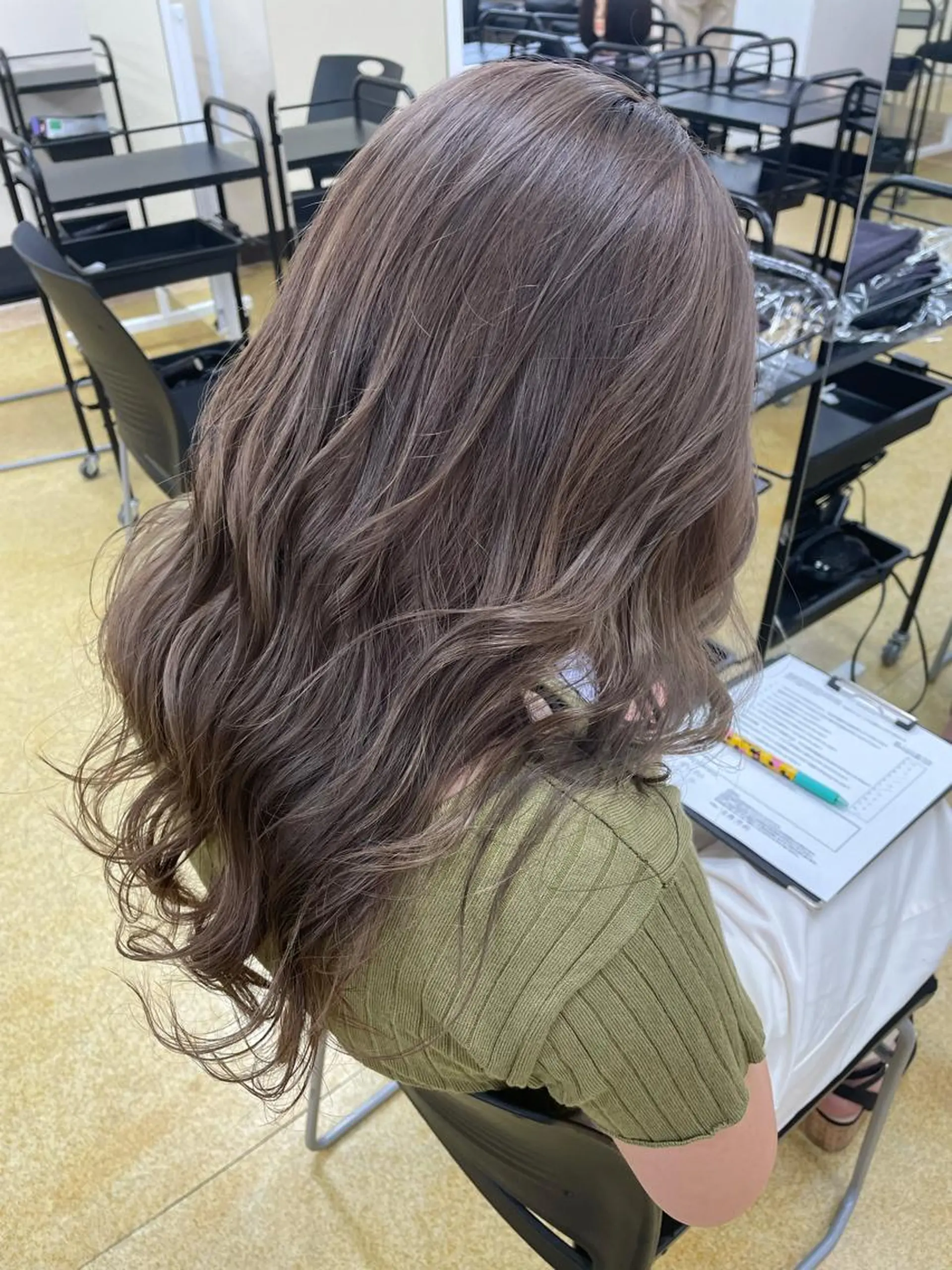 セミロング ヘアアレンジ メンズ 🫧ハイトーン🫧 ベージュ🫧徹哉のヘアスタイル