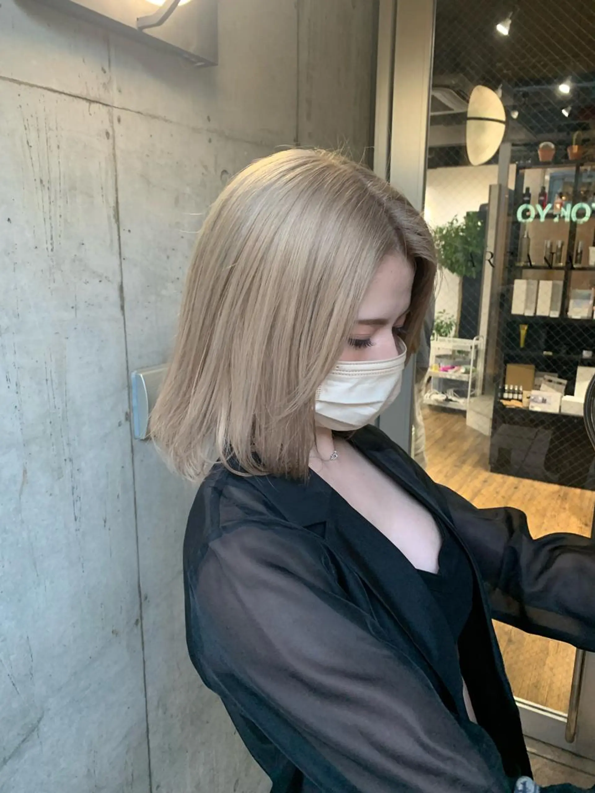 ミディアム カラー ベージュカラー ミルクティーベージュ ホワイトベージュ ミルクティーベージュ ブリーチ　店長　清水のヘアスタイル