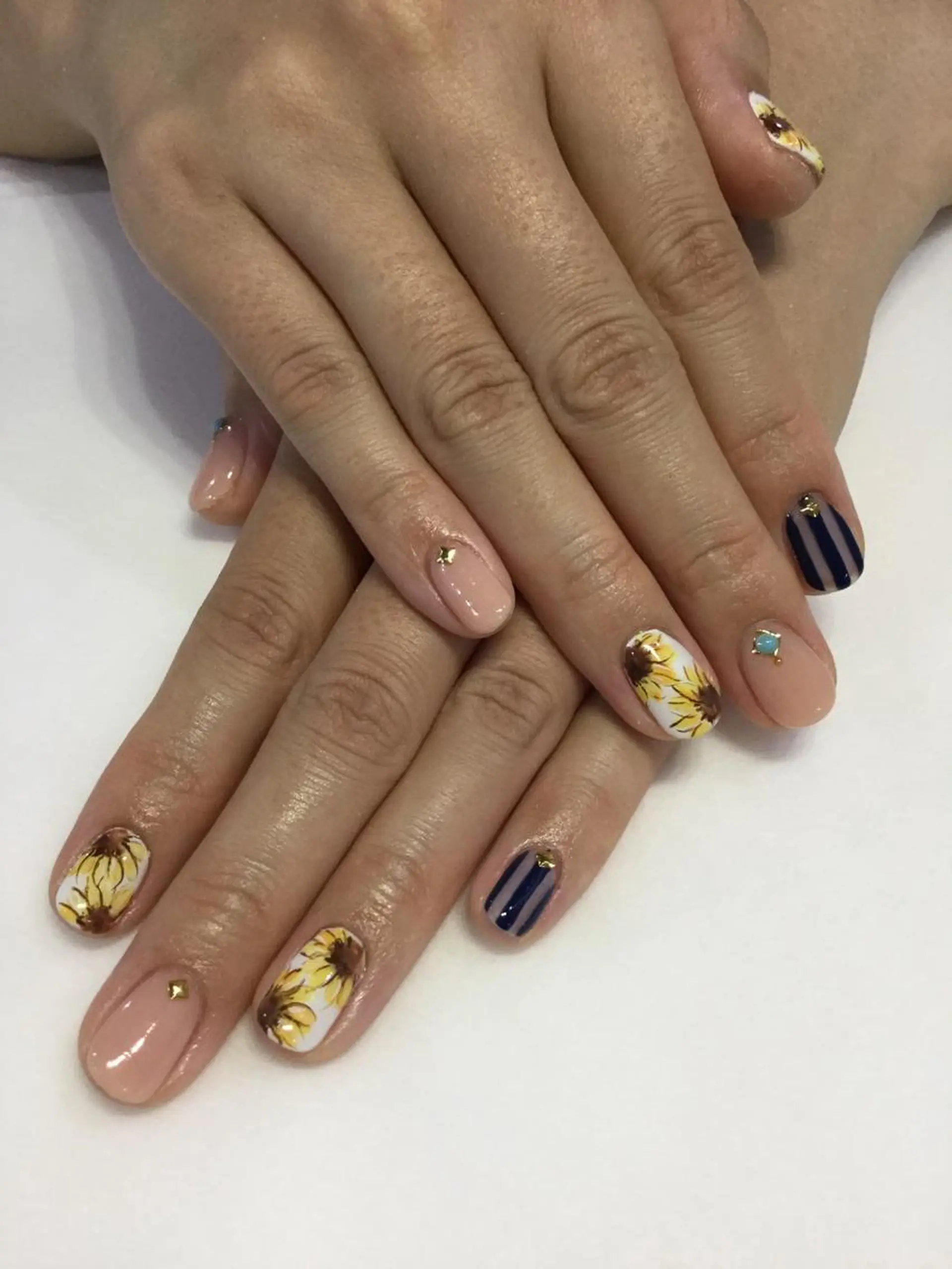 ネイル ハンドネイル 💎🐰 saki. m 🐰💎のネイルデザイン