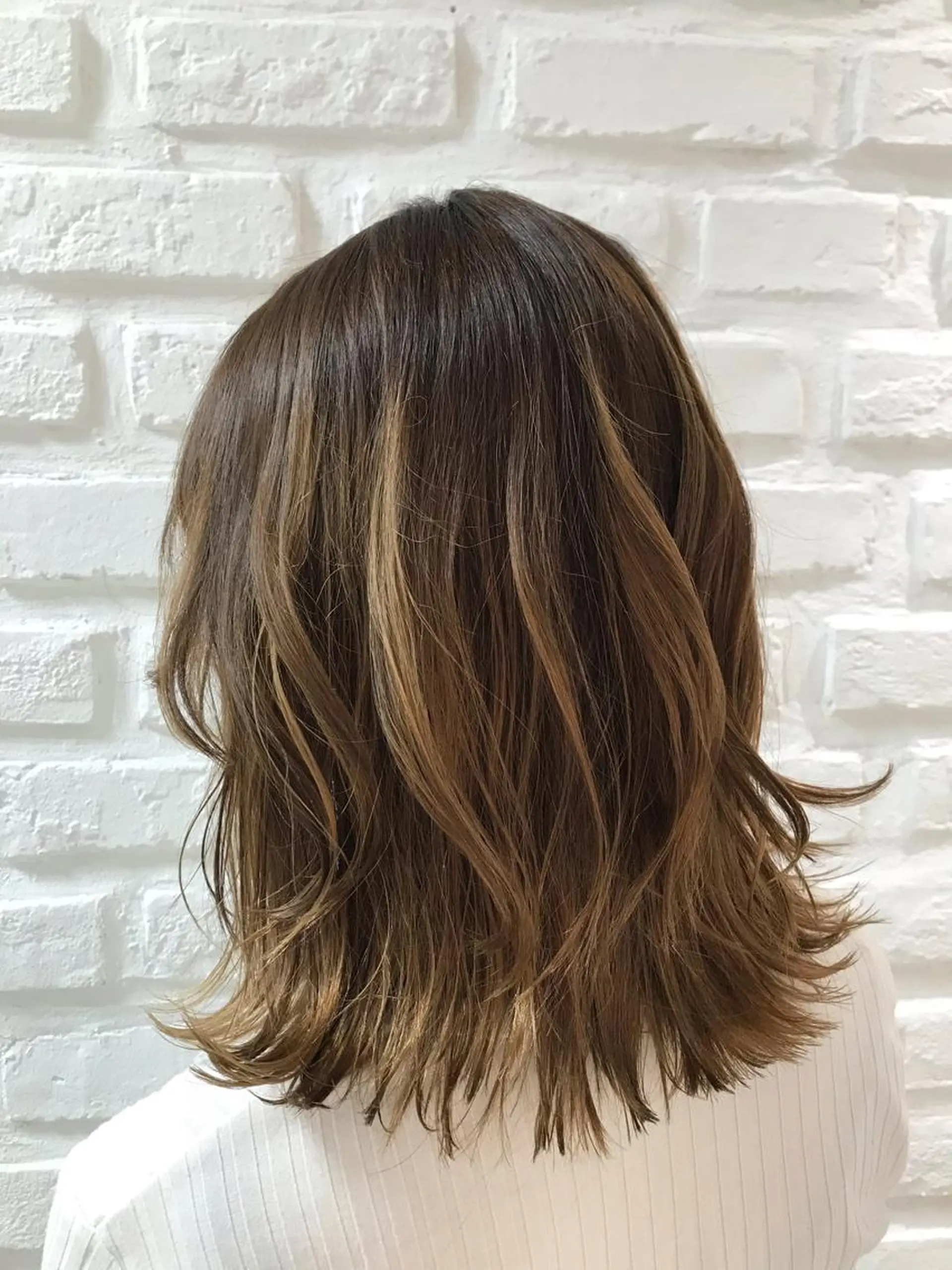 ミディアム レイヤーカット 外ハネヘア 【暖色カラー特化】 中山由梨のヘアスタイル