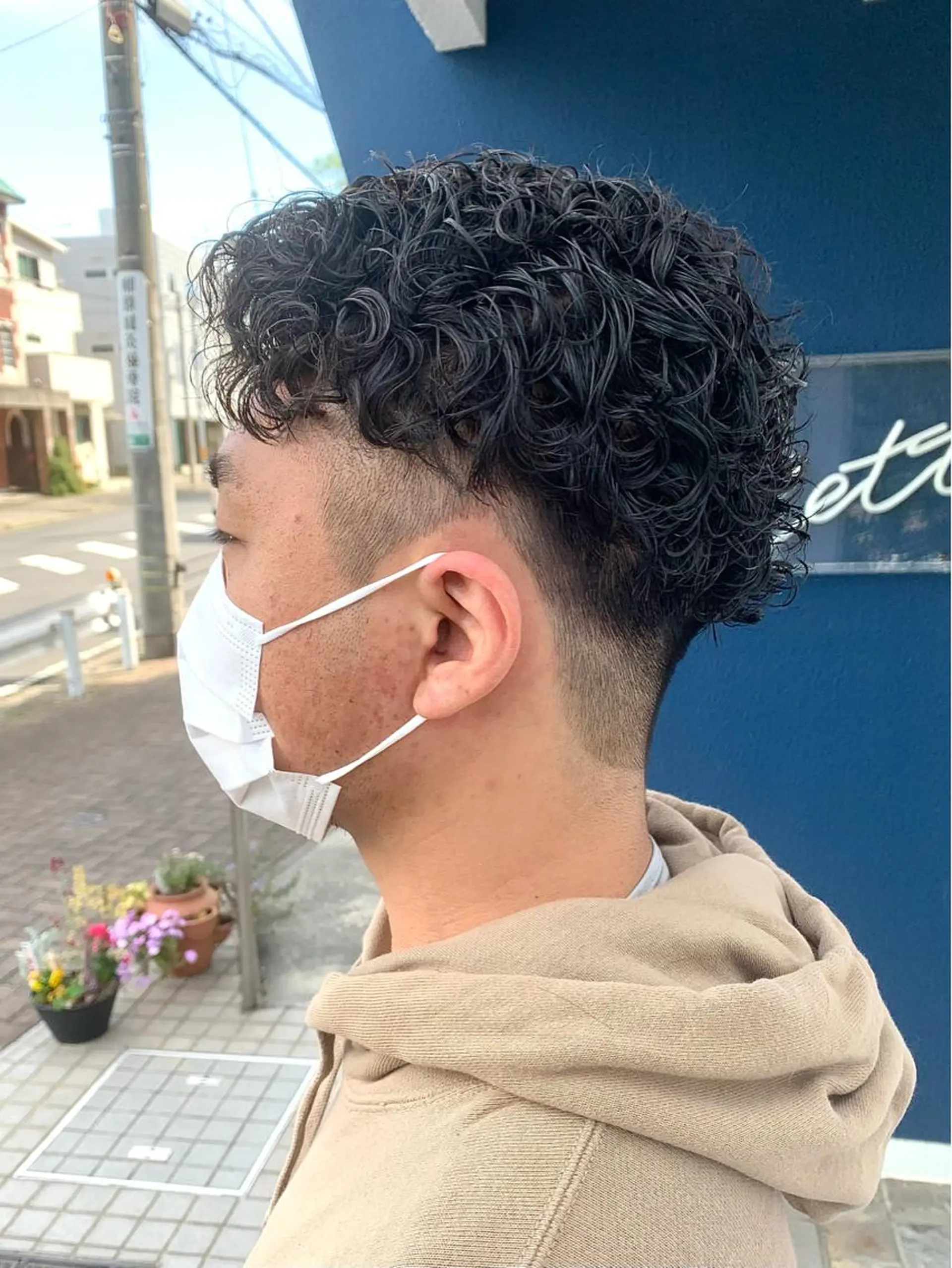 ショート パーマ ヘアアレンジ メンズ アップバング メンズパーマ ツイストスパイラルパーマ 刈り上げ 波巻きパーマ メンズパーマ職人 加藤 弘貴のヘアスタイル