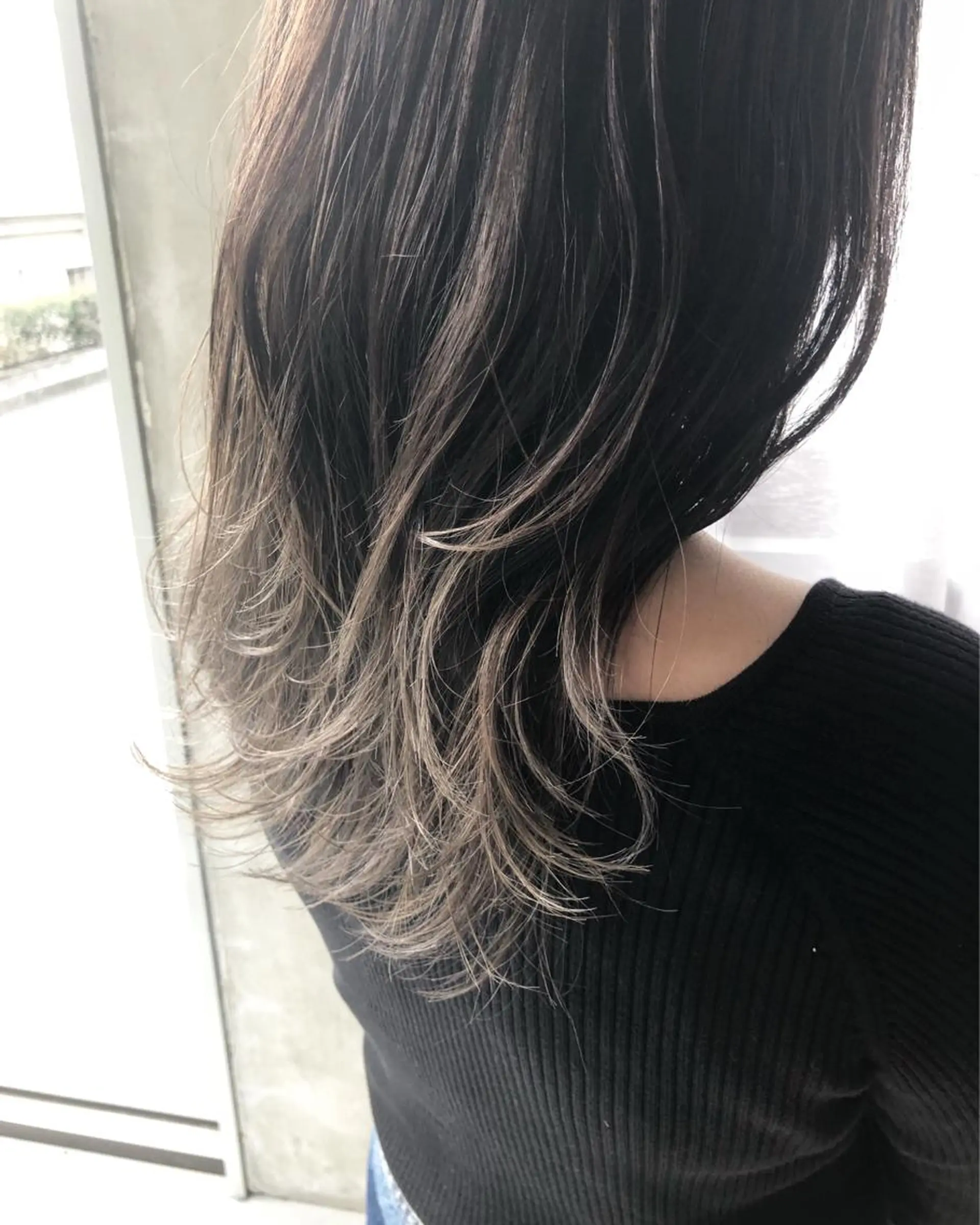 セミロング カラー 岡本 一平のヘアスタイル