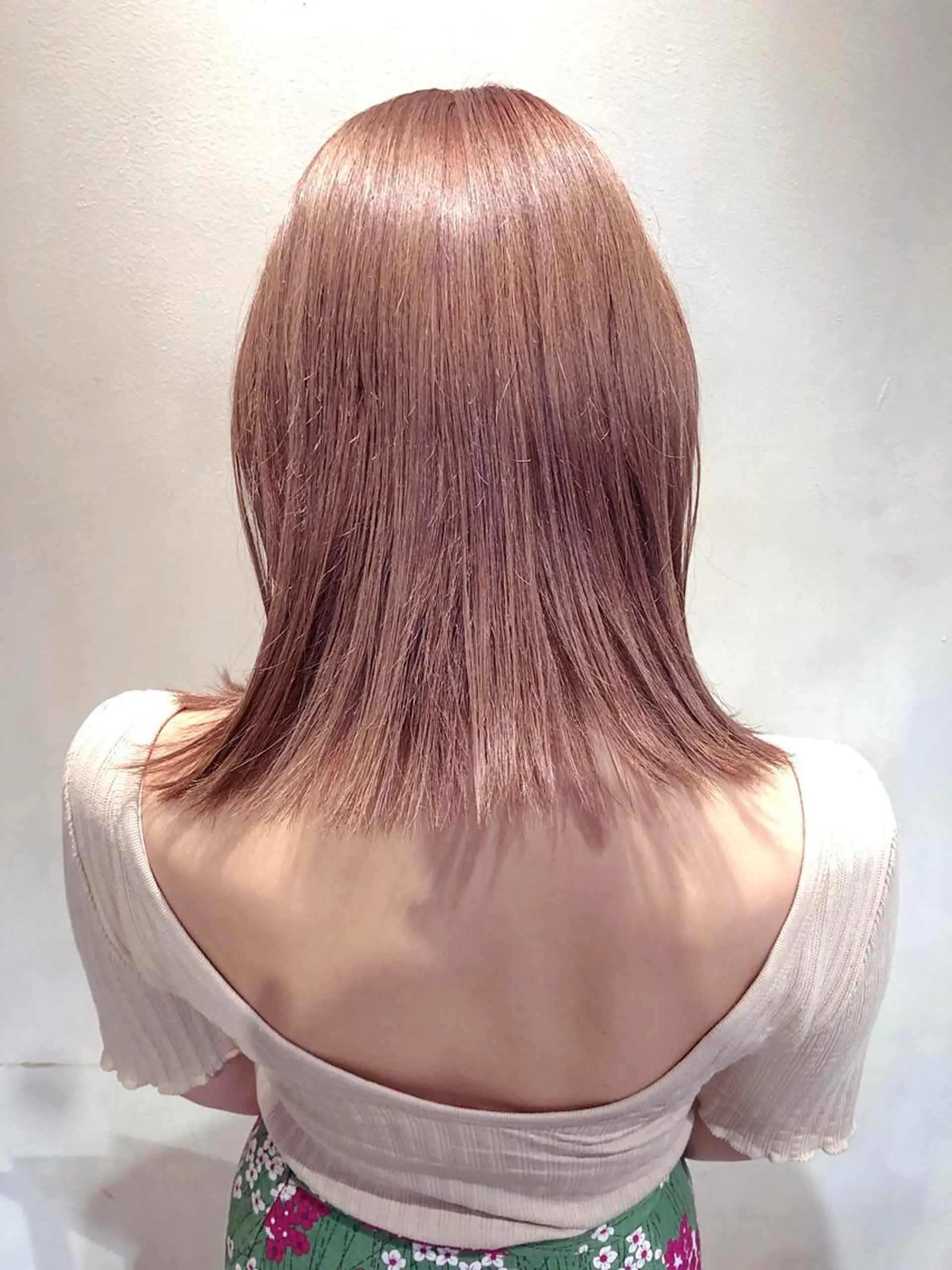 ミディアム カラー ベージュカラー ダブルカラー ピンクカラー ピンクベージュ カット ヘアカラー トリートメント ブリーチ🪡 ボブ🐬レイヤーのヘアスタイル