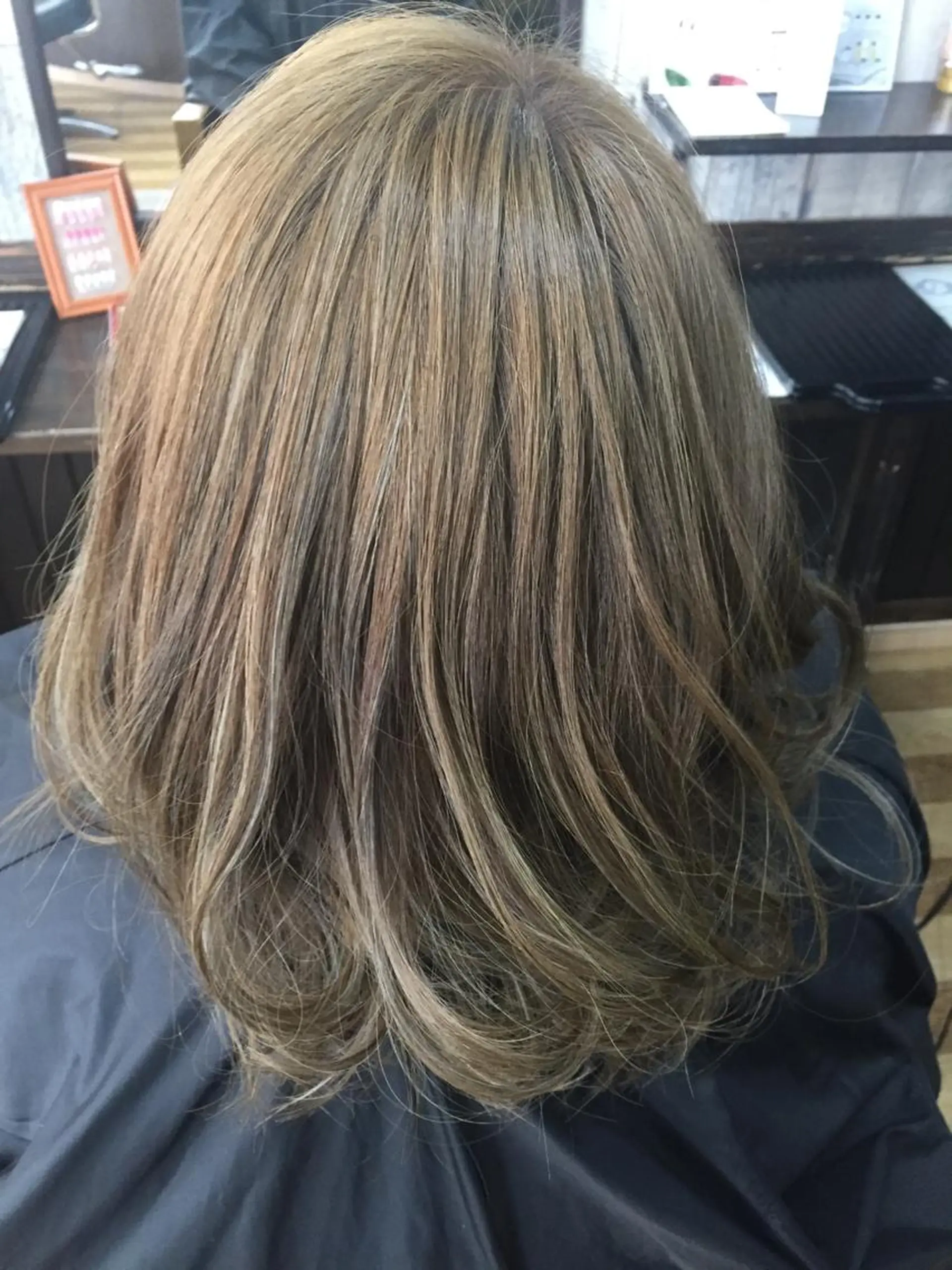 カラー 中山 ルミ子のヘアスタイル