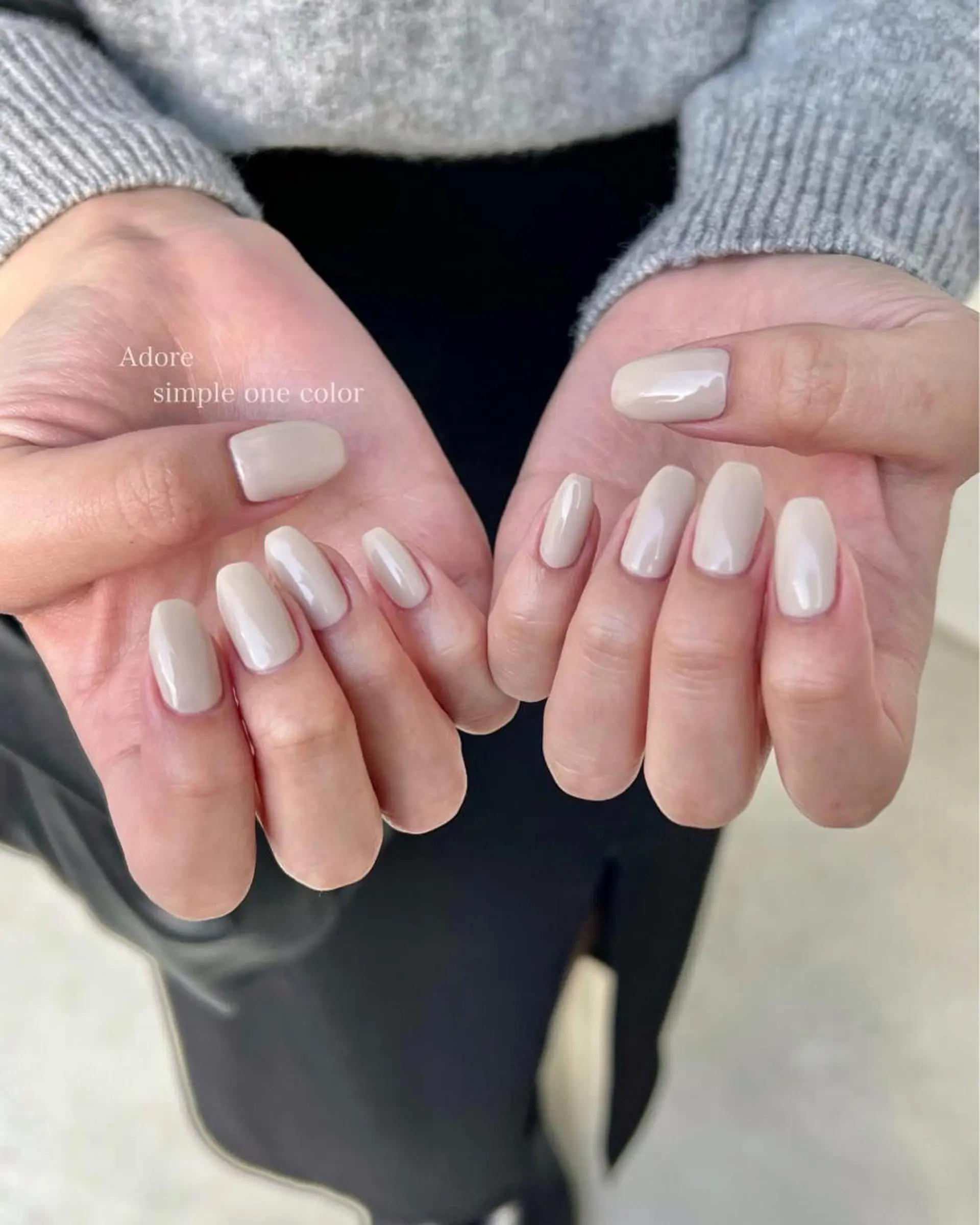 ネイル オフィスネイル ワンカラーネイル シンプルネイル ホワイト ハンドネイル Nail Adore.のネイルデザイン