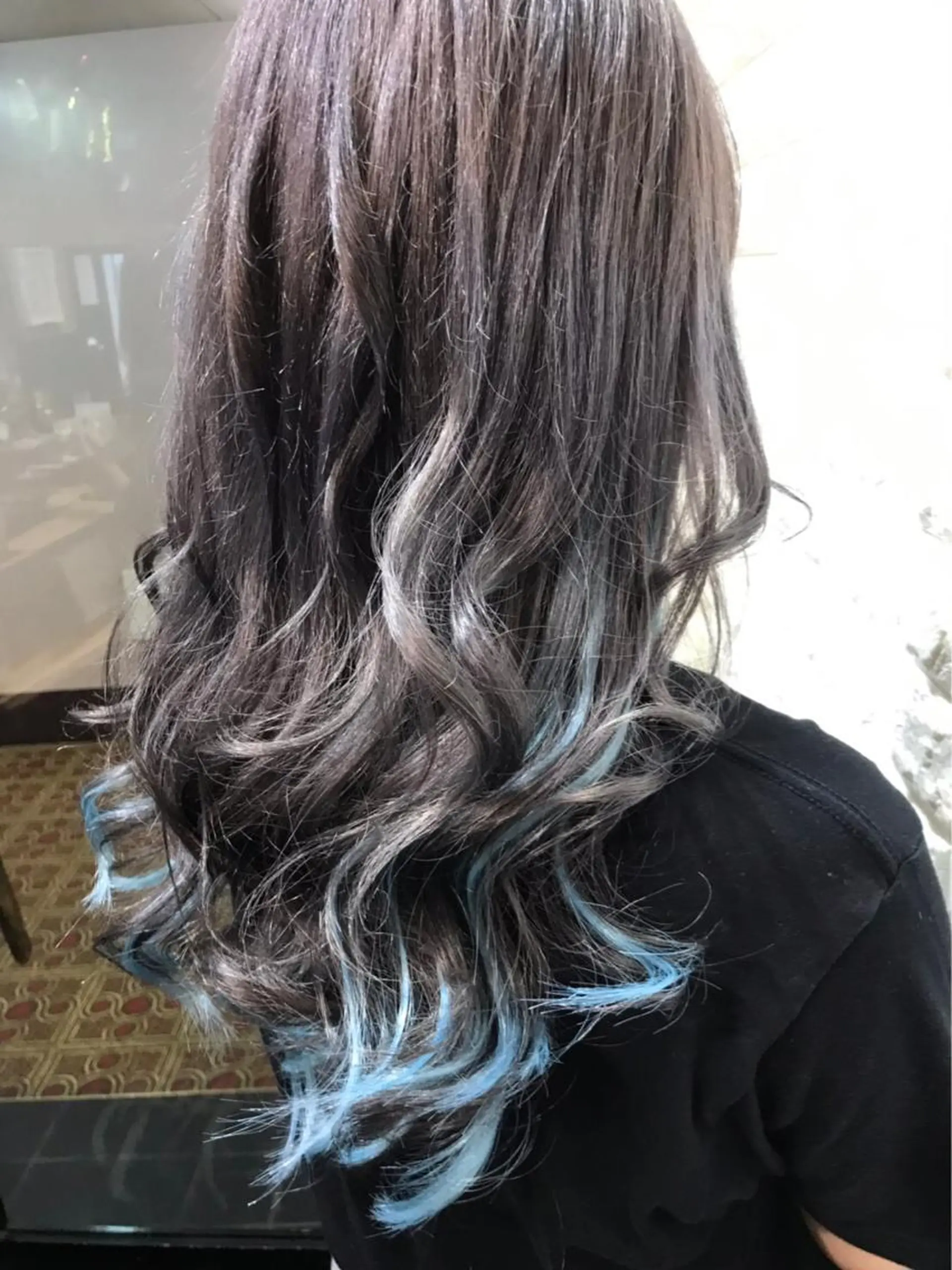 ロング カラー シールエクステ アッシュ メッシュ シルバー シルバーアッシュ IwAsh大和駅前店 河野亜里香のヘアスタイル