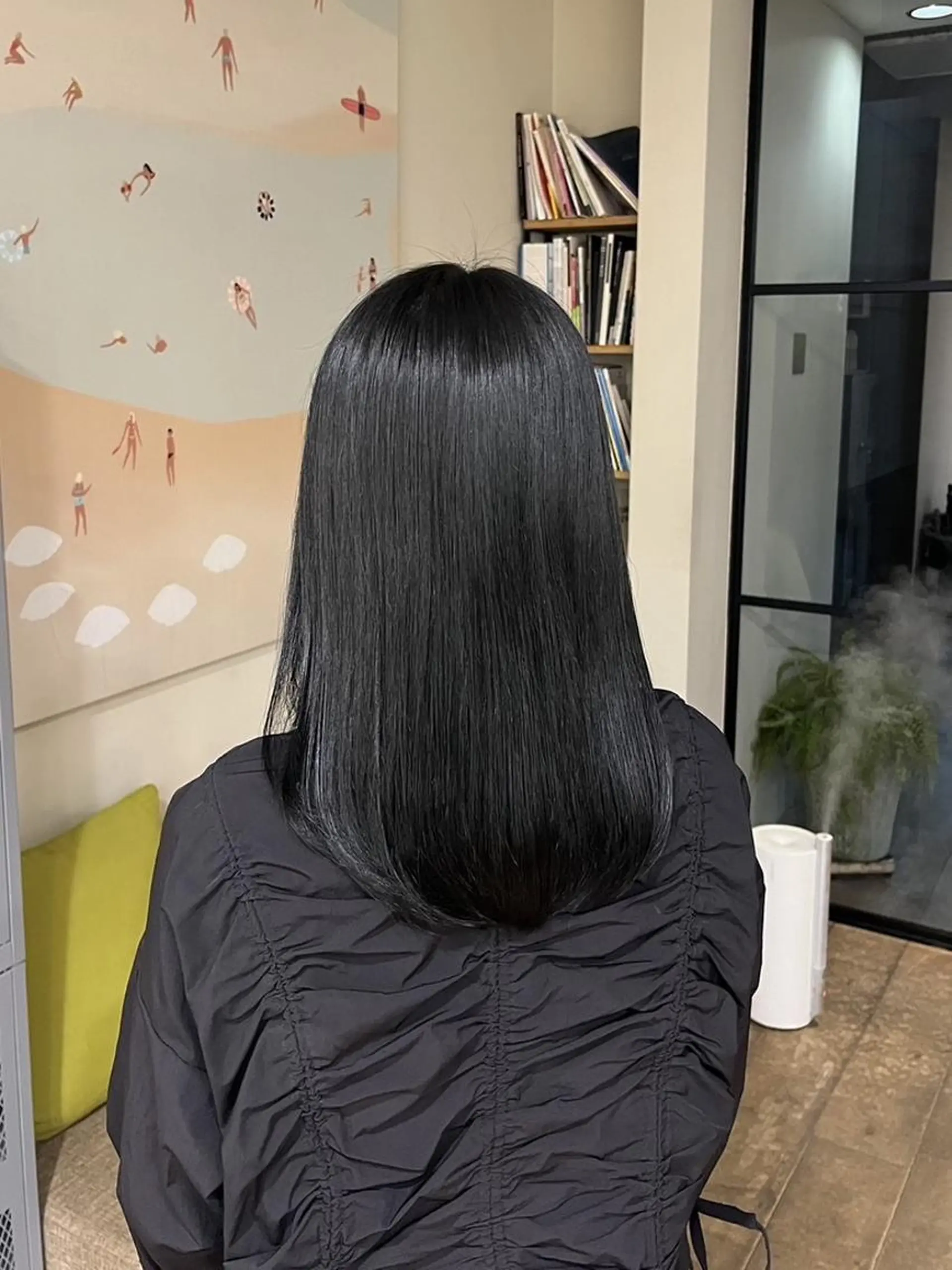 ミディアム カラー 黒髪 ブルーカラー ブルーブラック 長沢 結菜🎀のヘアスタイル