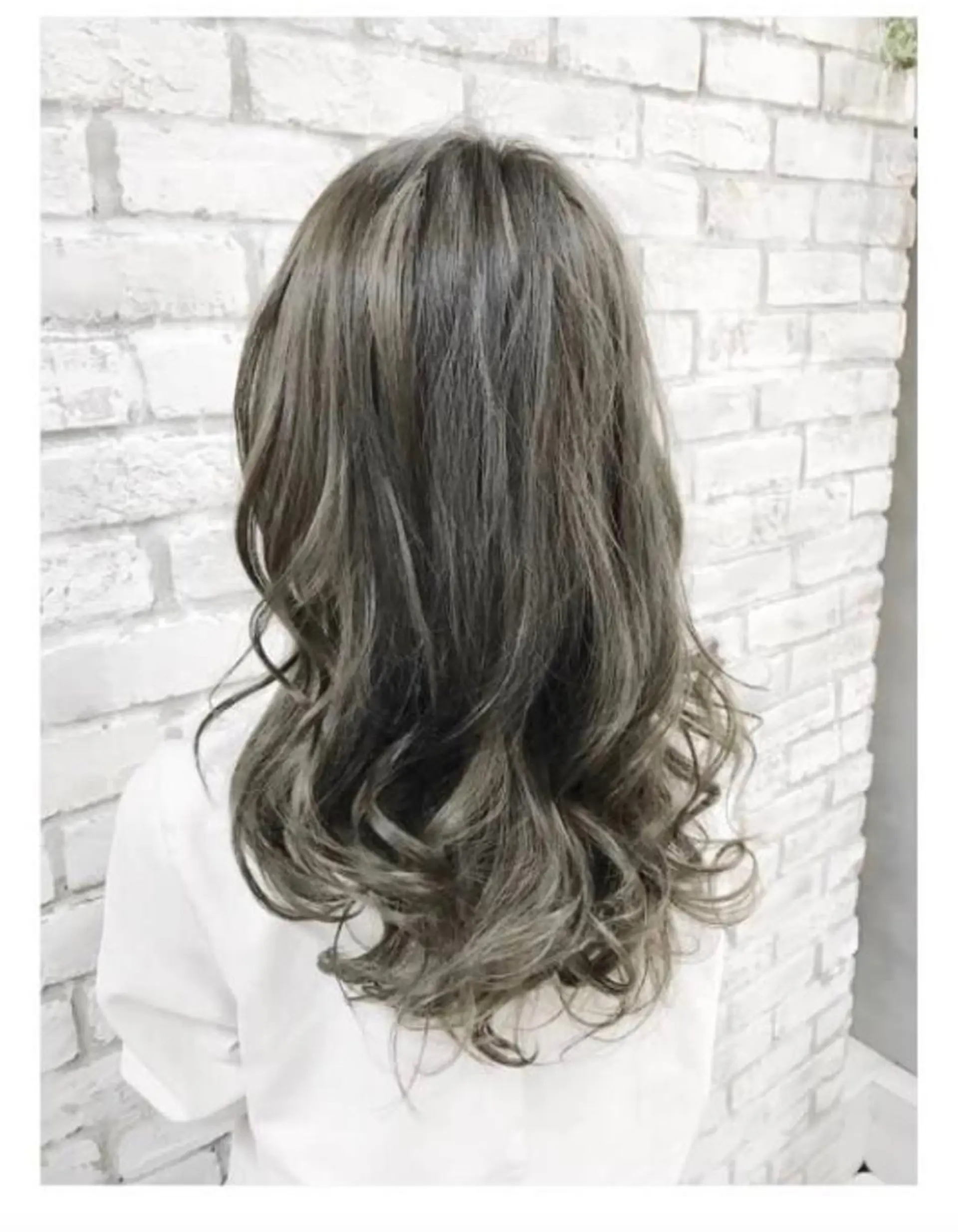 ロング カラー 透明感カラー color coutureのヘアスタイル