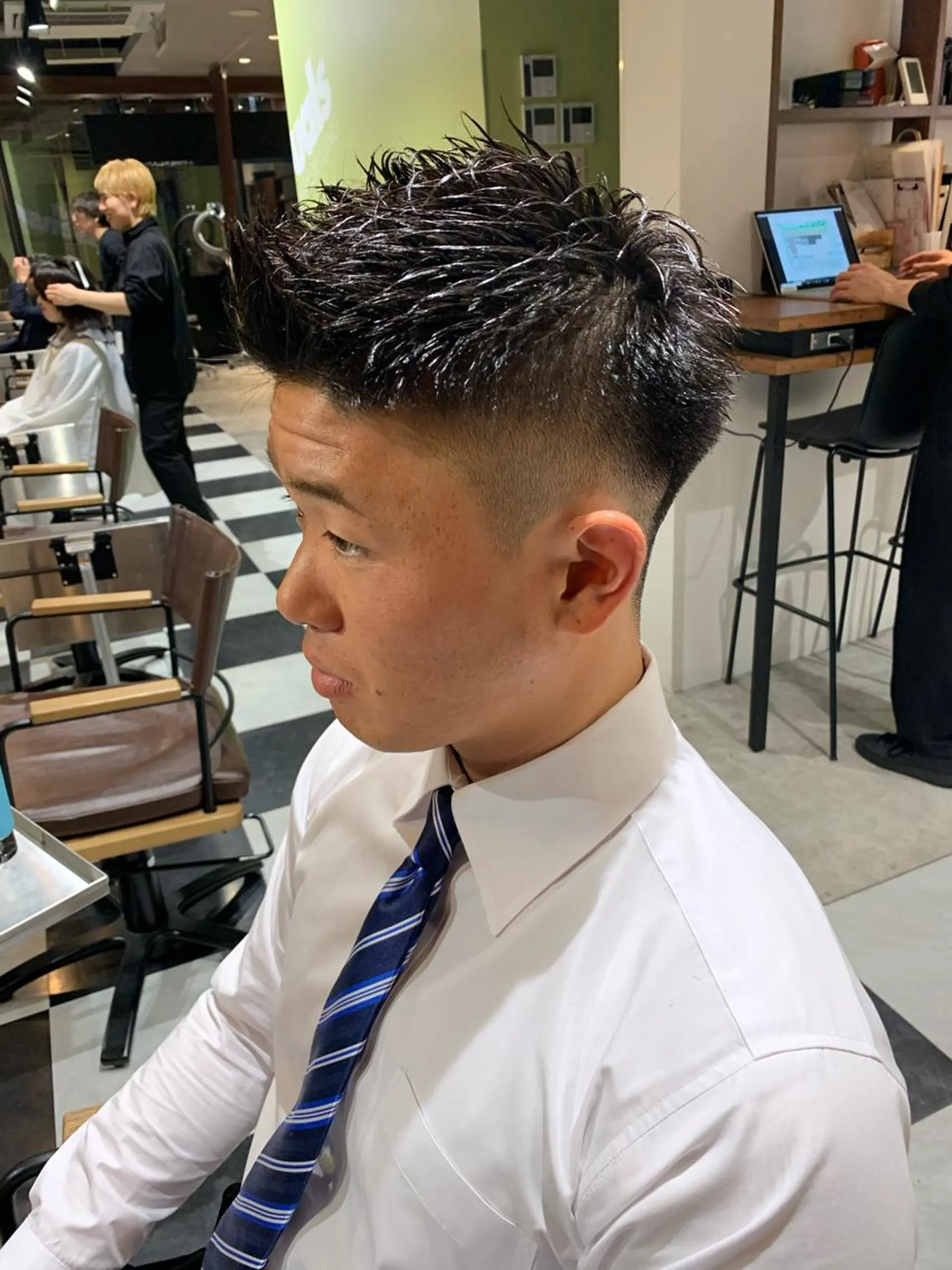 ショート カット 坪井 彰吾のヘアスタイル