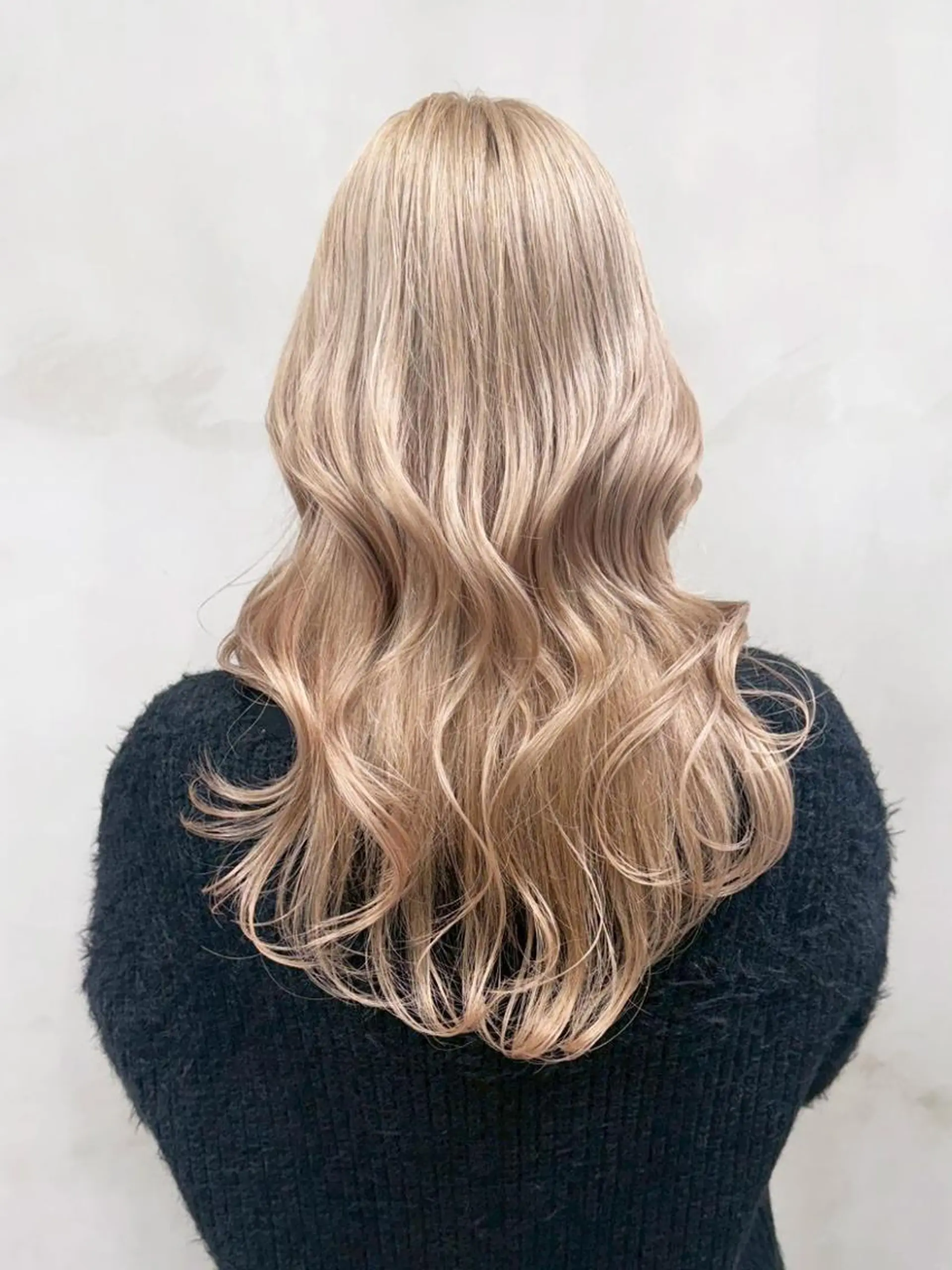 セミロング カラー ブロンド ダブルカラー 顔まわりレイヤー 顔周りカット レイヤーカット カット ヘアカラー トリートメント ITbyALBUM 藤沢店のヘアスタイル