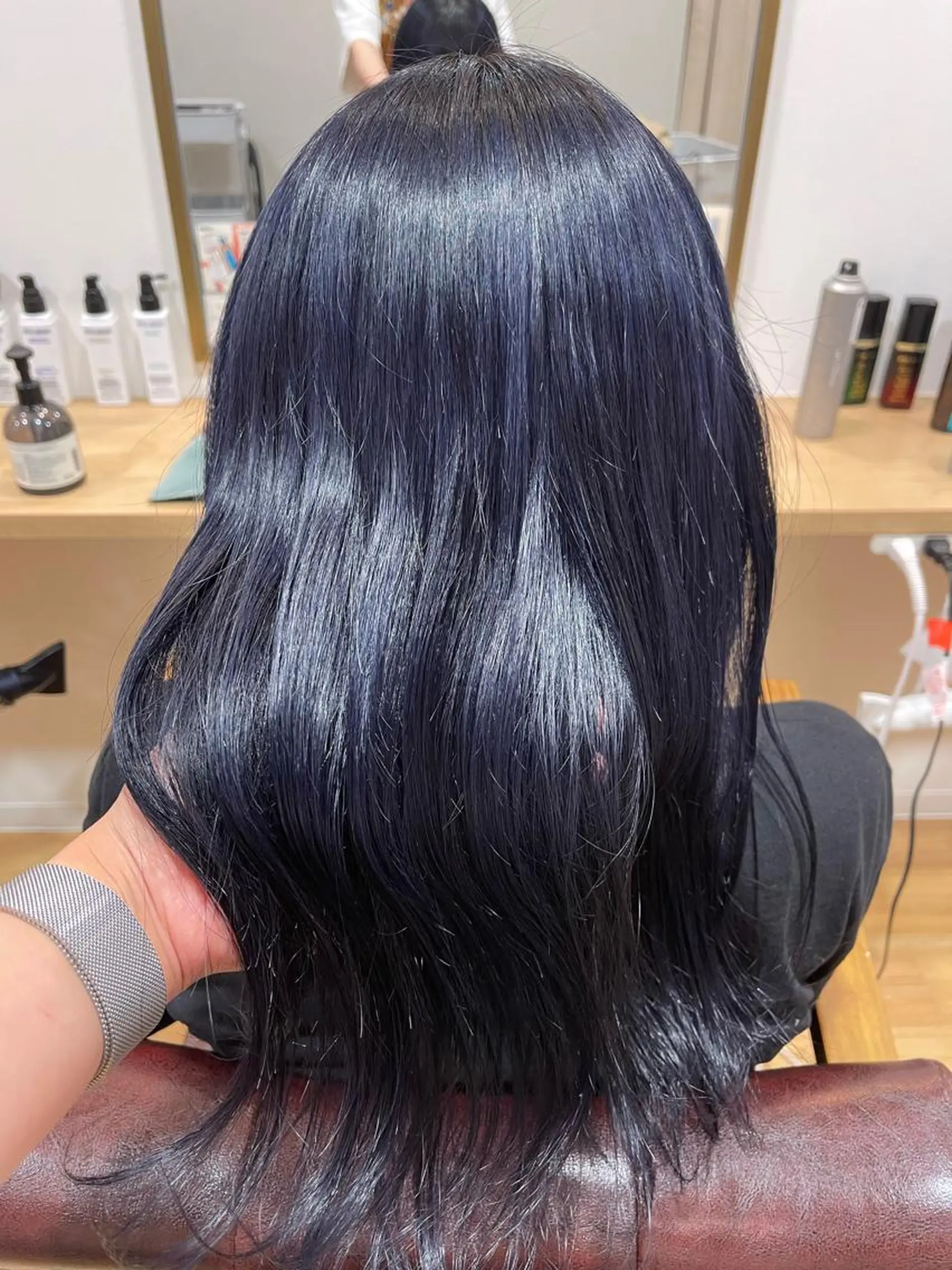 ロング カラー 黒髪 ブルーカラー ブルーブラック noa  🦋 ブリーチ/暖色のヘアスタイル