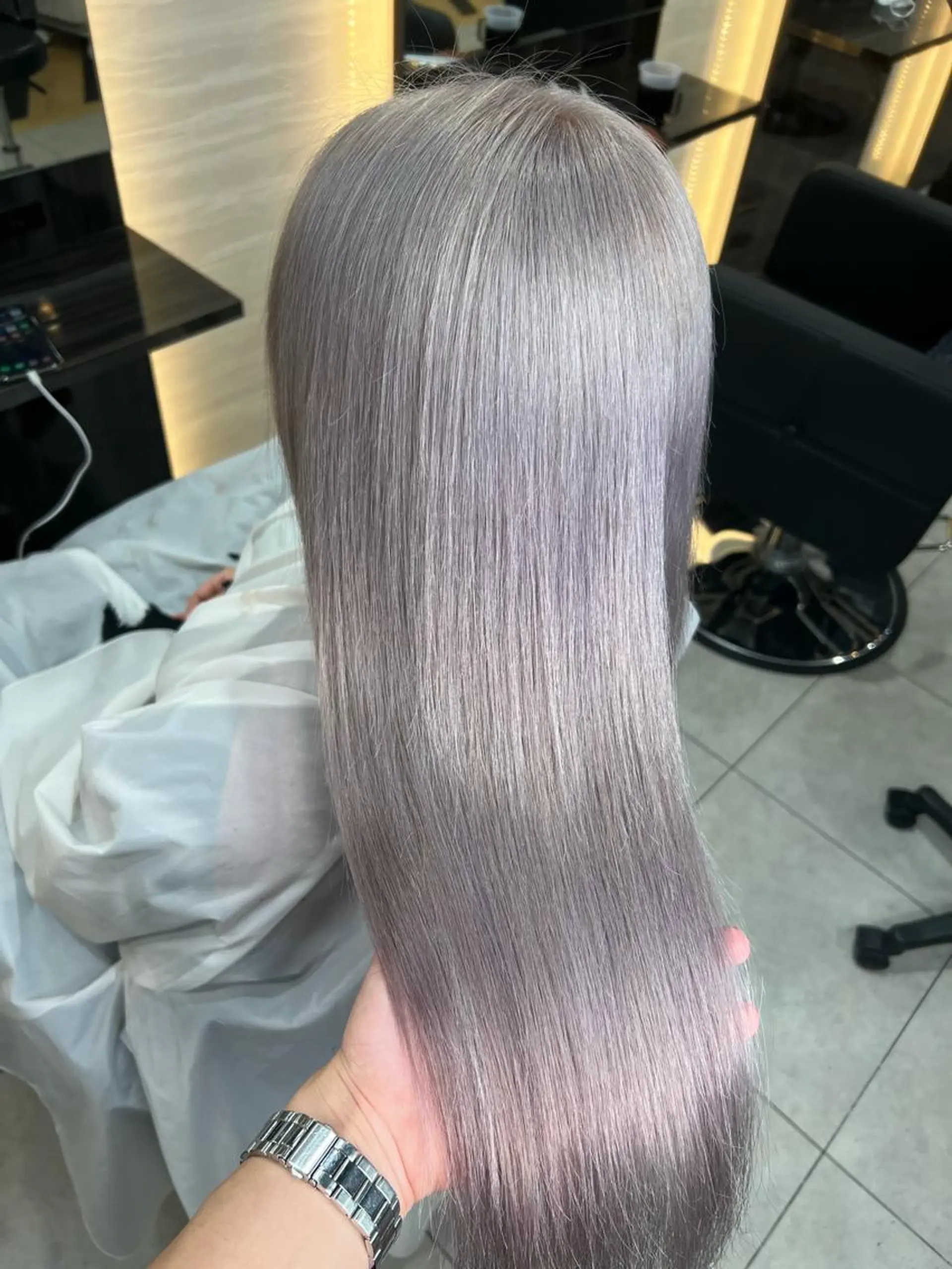 ロング カラー ブリーチ 透明感カラー シルバー ホワイトシルバー トリートメント ヘアカラー トリートメント 🌈カラー特化 ハイトーンけいと🌈のヘアスタイル