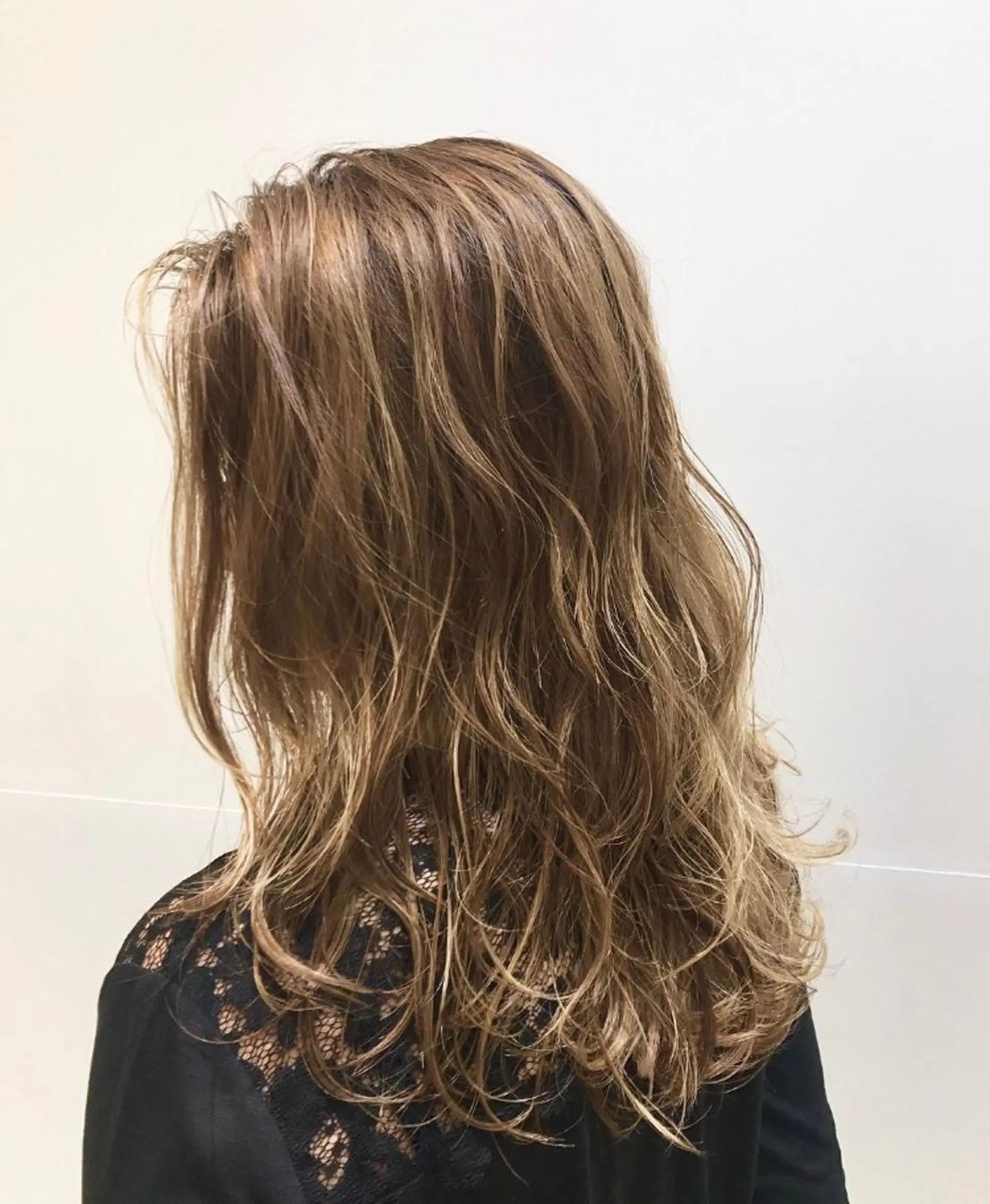 セミロング midori osawaのヘアスタイル