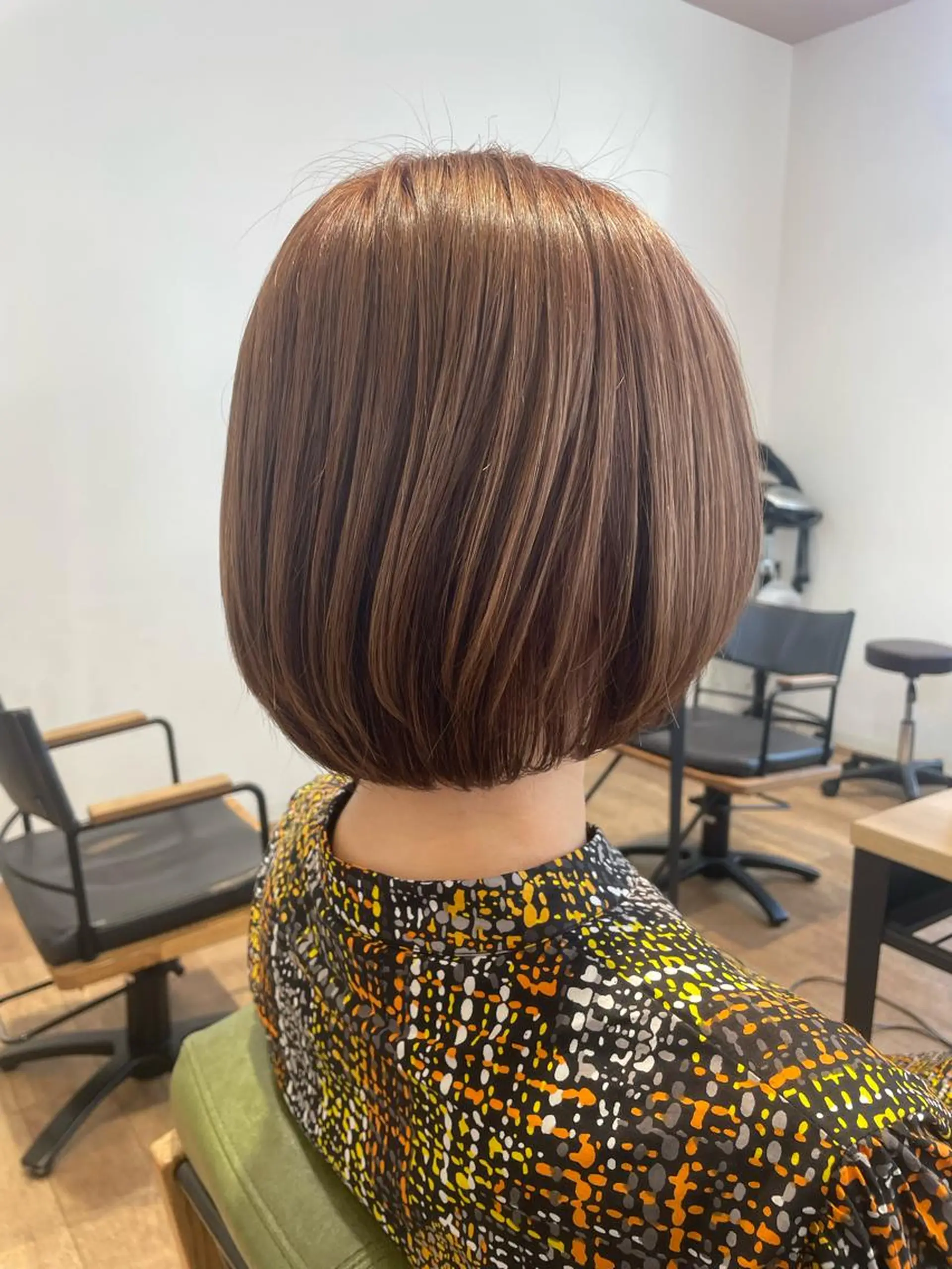 ショート カラー 耳つぼ/クロスパーマ /イシグロのヘアスタイル