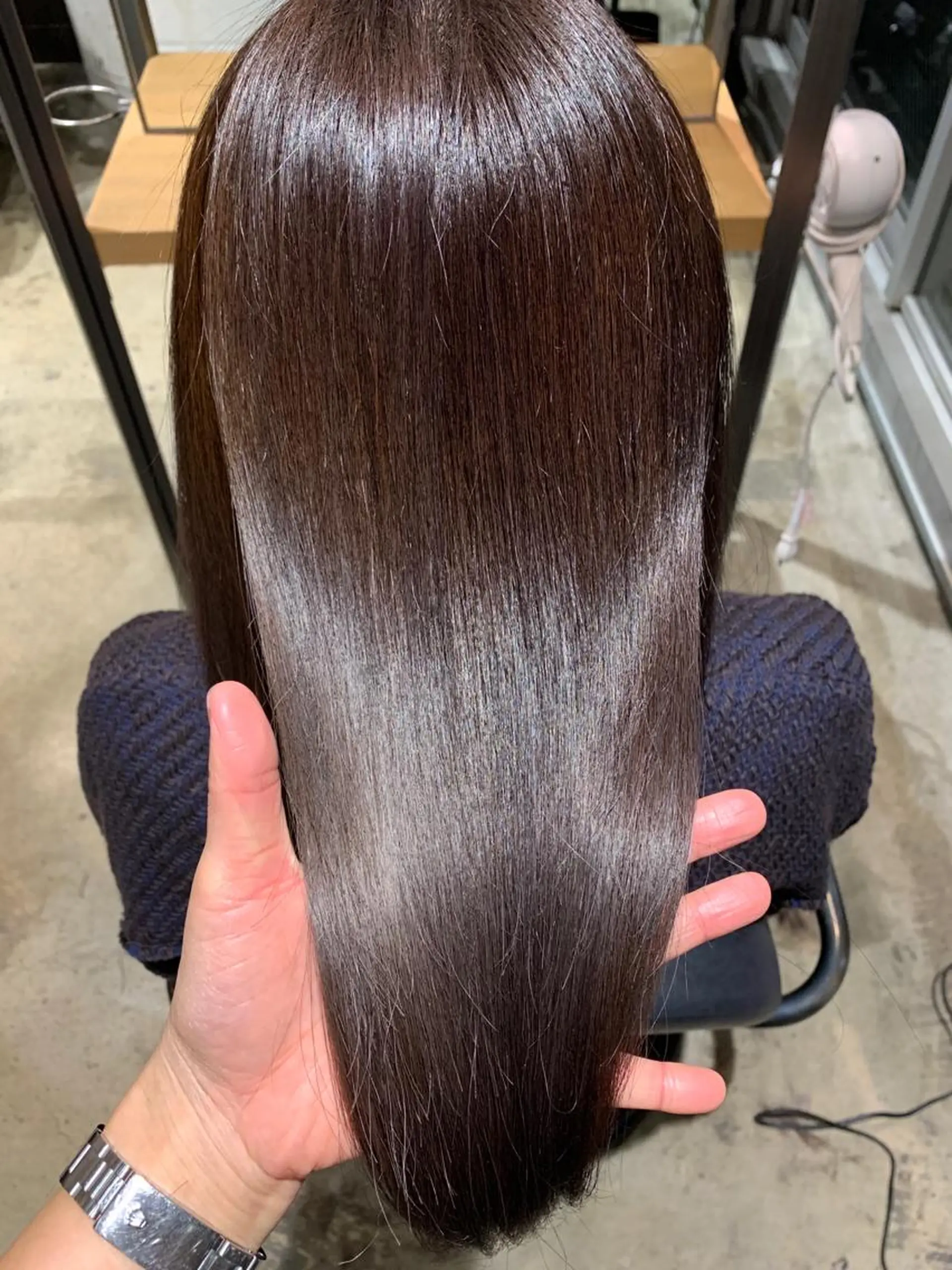 セミロング 濱岡 恭子のヘアスタイル