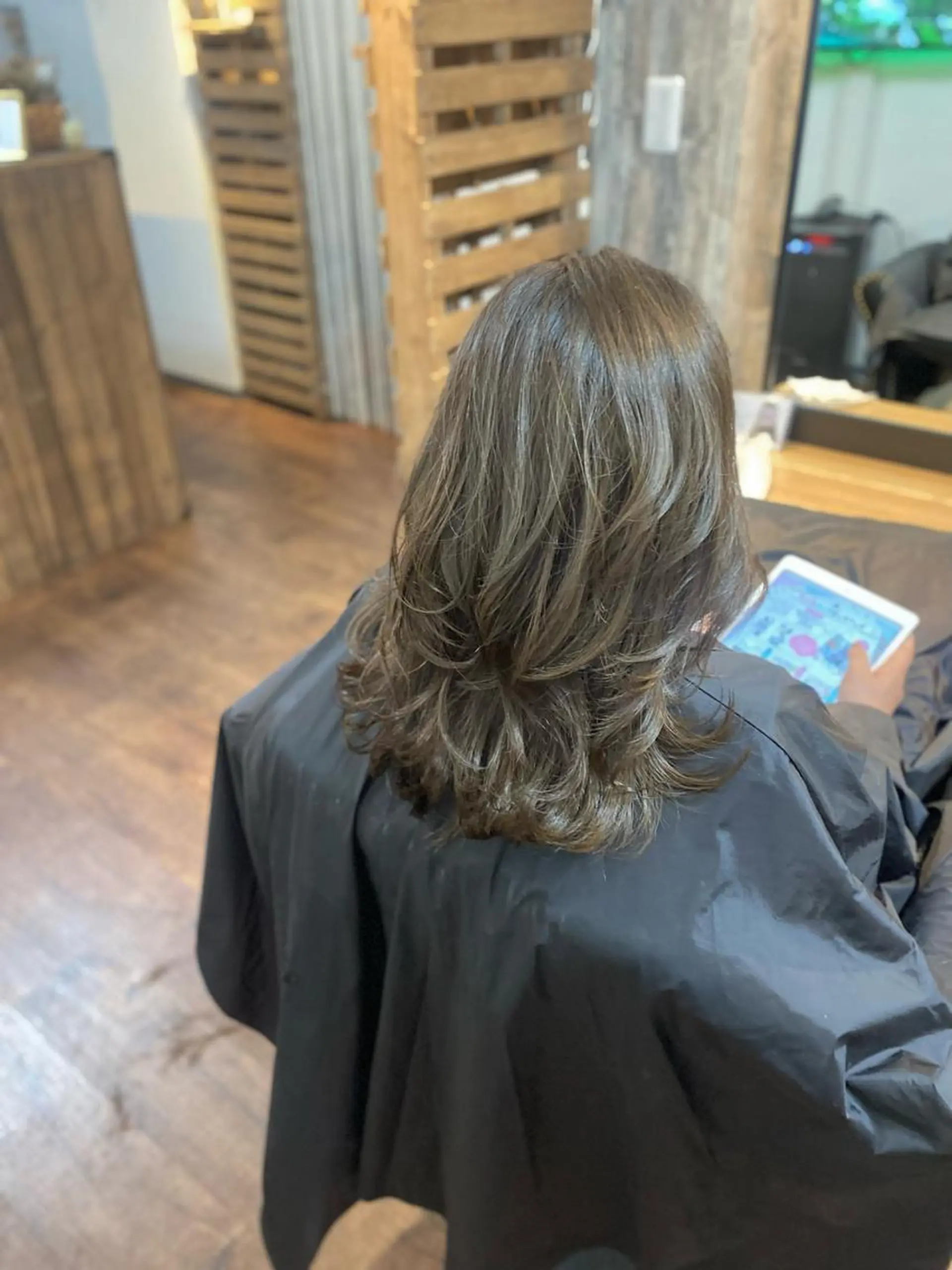 ミディアム カラー 透明感カラー グレージュ ハイライトカラー ハイライト カット ヘアカラー トリートメント Luzir⭐︎ GEN⭐︎のヘアスタイル