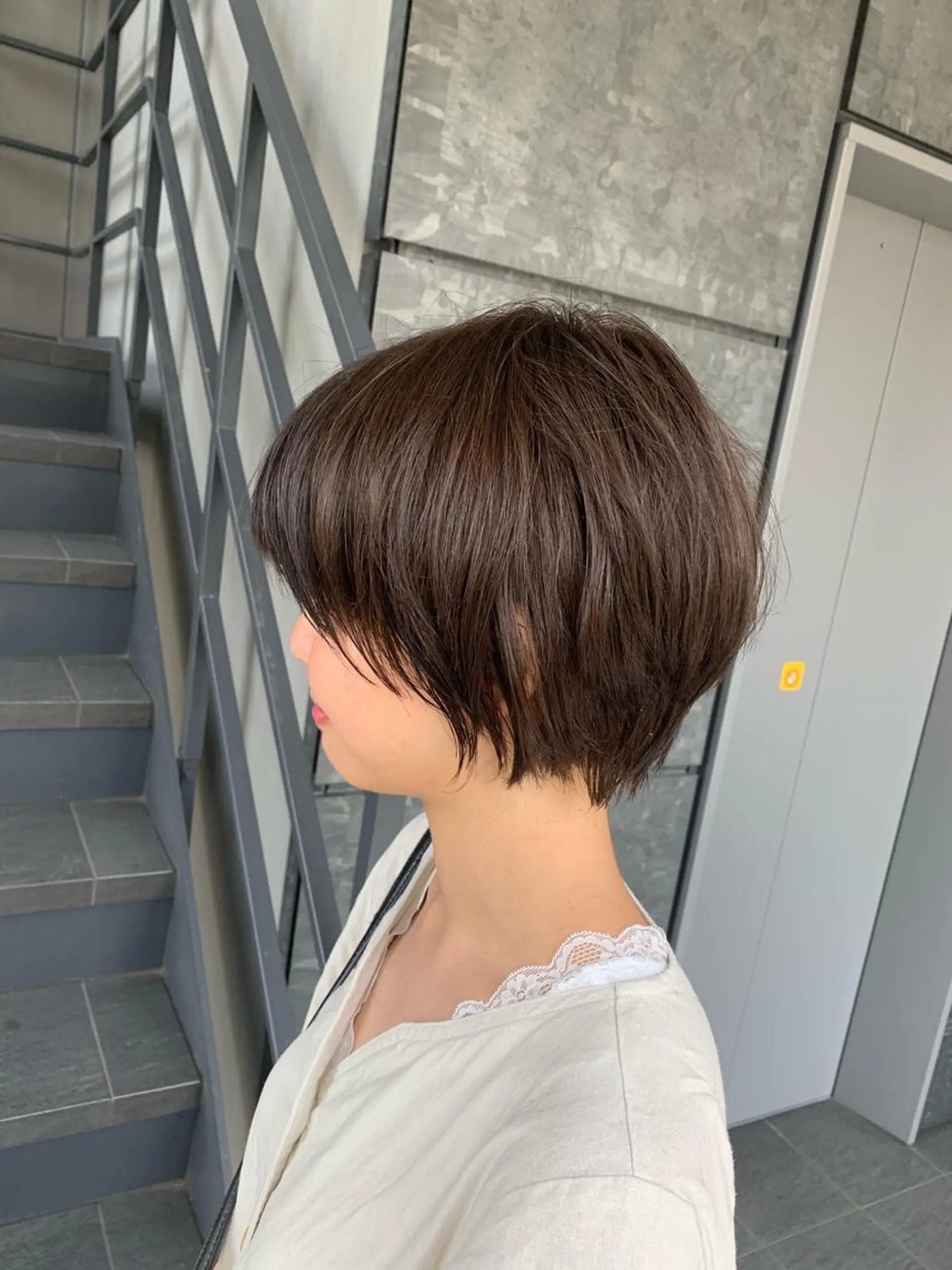 ショート カラー アッシュ オリーブアッシュ ショートヘア 髪質改善/白髪ぼかし KENTAのヘアスタイル