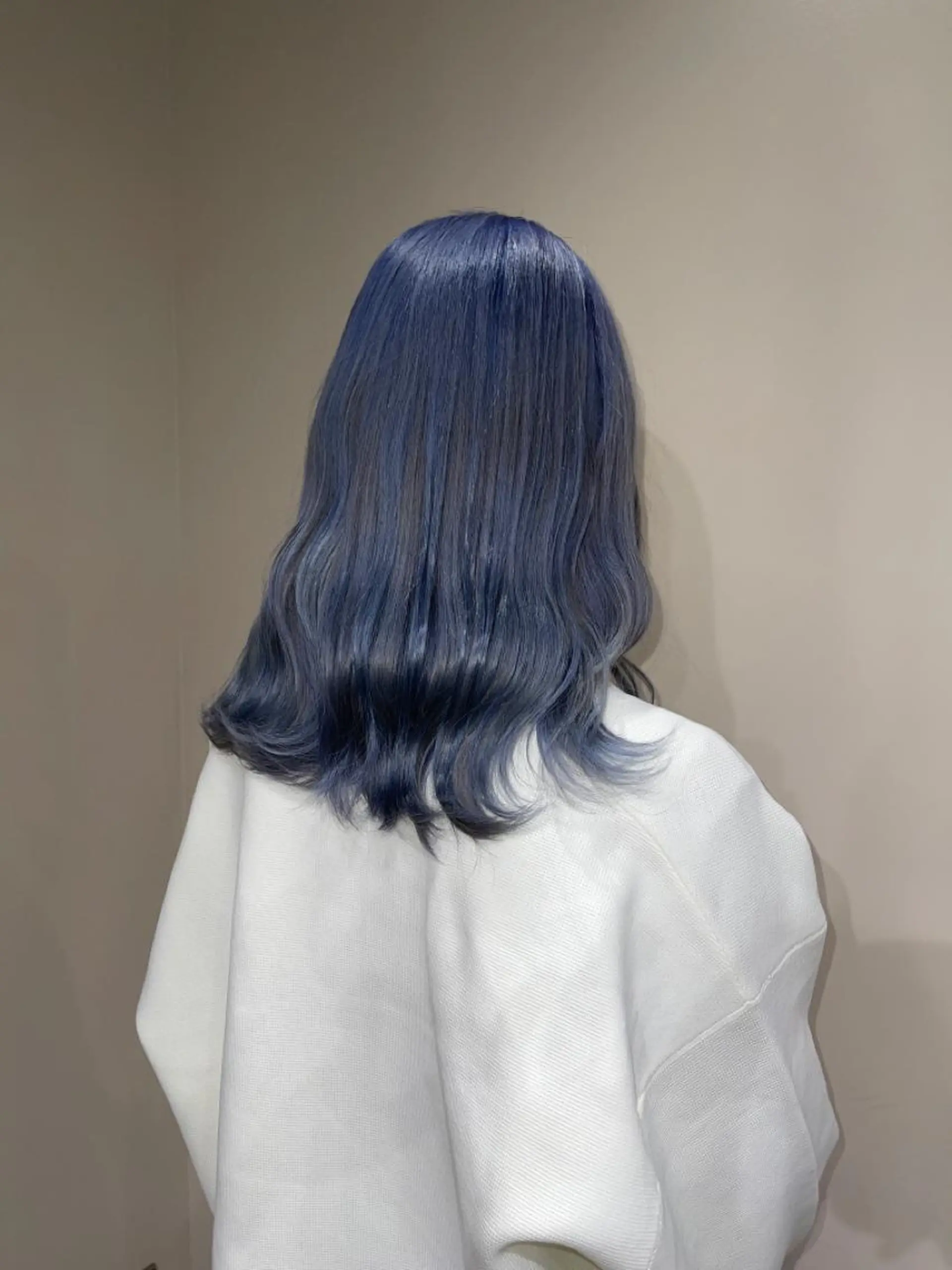 セミロング カラー ヘアカラー ムラ修正.ホワイト エクステ🤍アミルのヘアスタイル