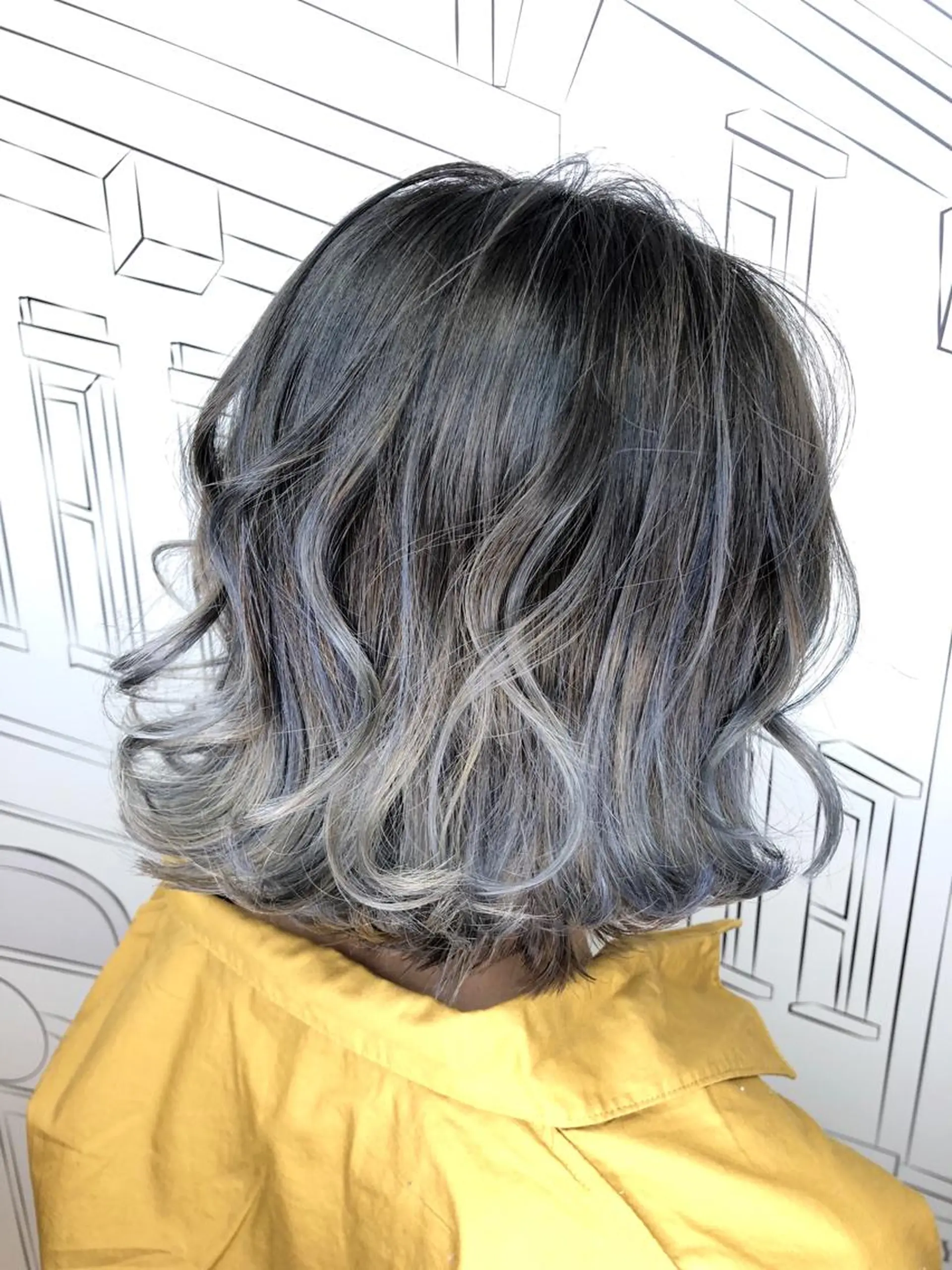 ミディアム カラー グラデーションカラー シルバー レイヤー⭐️カラー ⭐️平川雅史のヘアスタイル