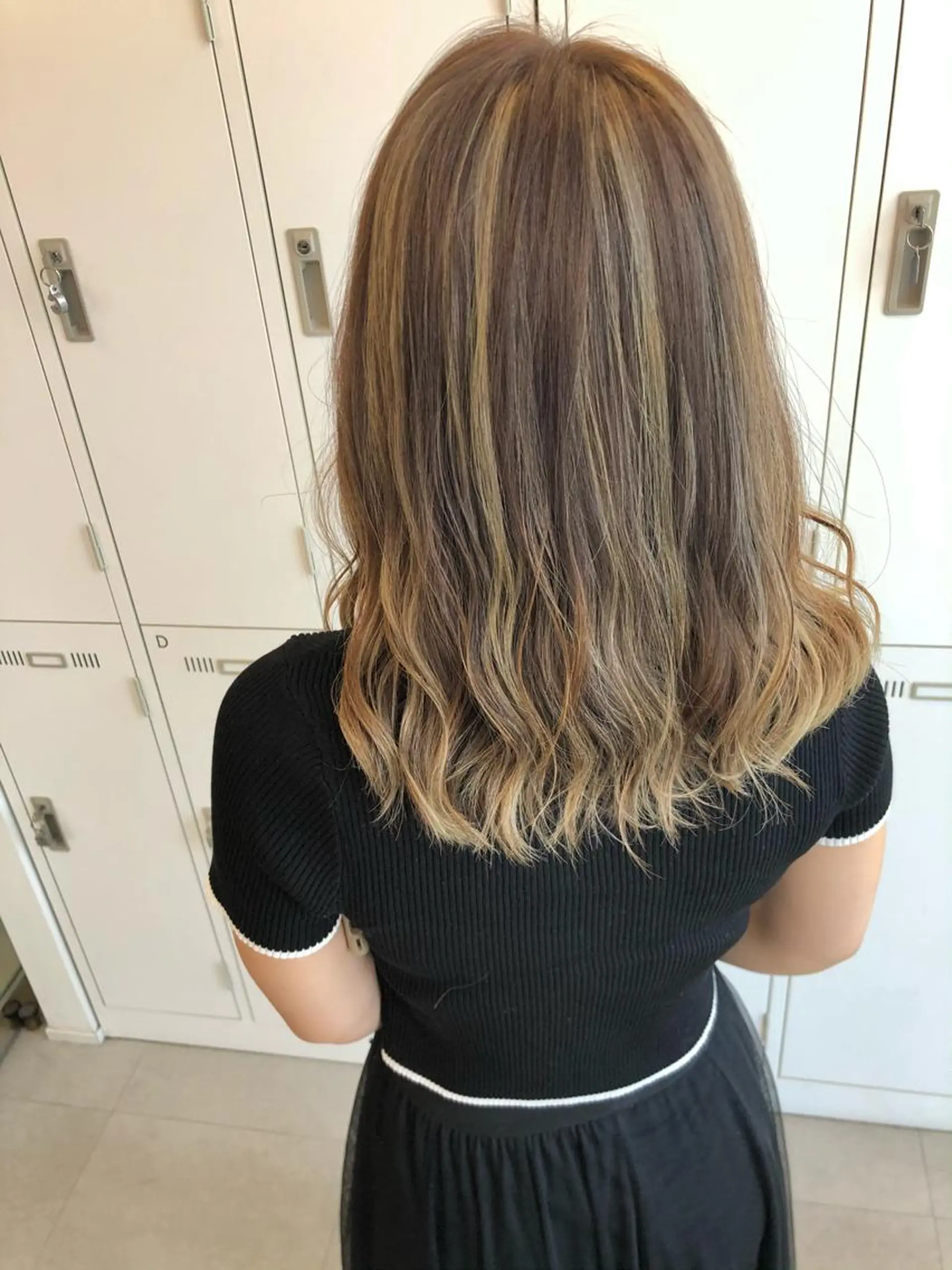 ミディアム カラー ベージュカラー ハイライトカラー ハイライト Saori / さおりのヘアスタイル