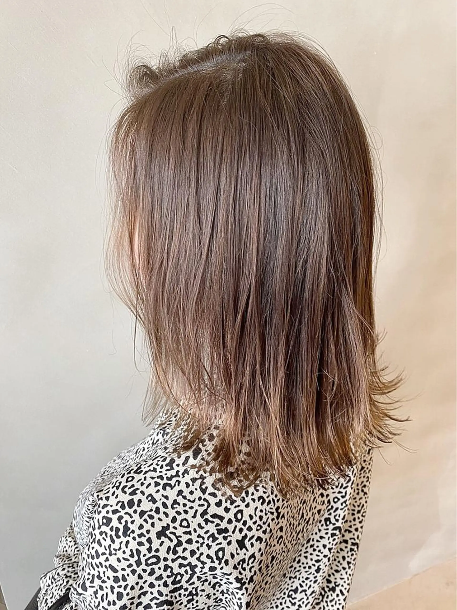 ミディアム カラー ヘアアレンジ ネイル マツエク・マツパ ミディアムパーマ アッシュ バレイヤージュ ベージュカラー 透明感カラー カット ヘアカラー 夜23時まで予約🉑 reverieあきらのヘアスタイル