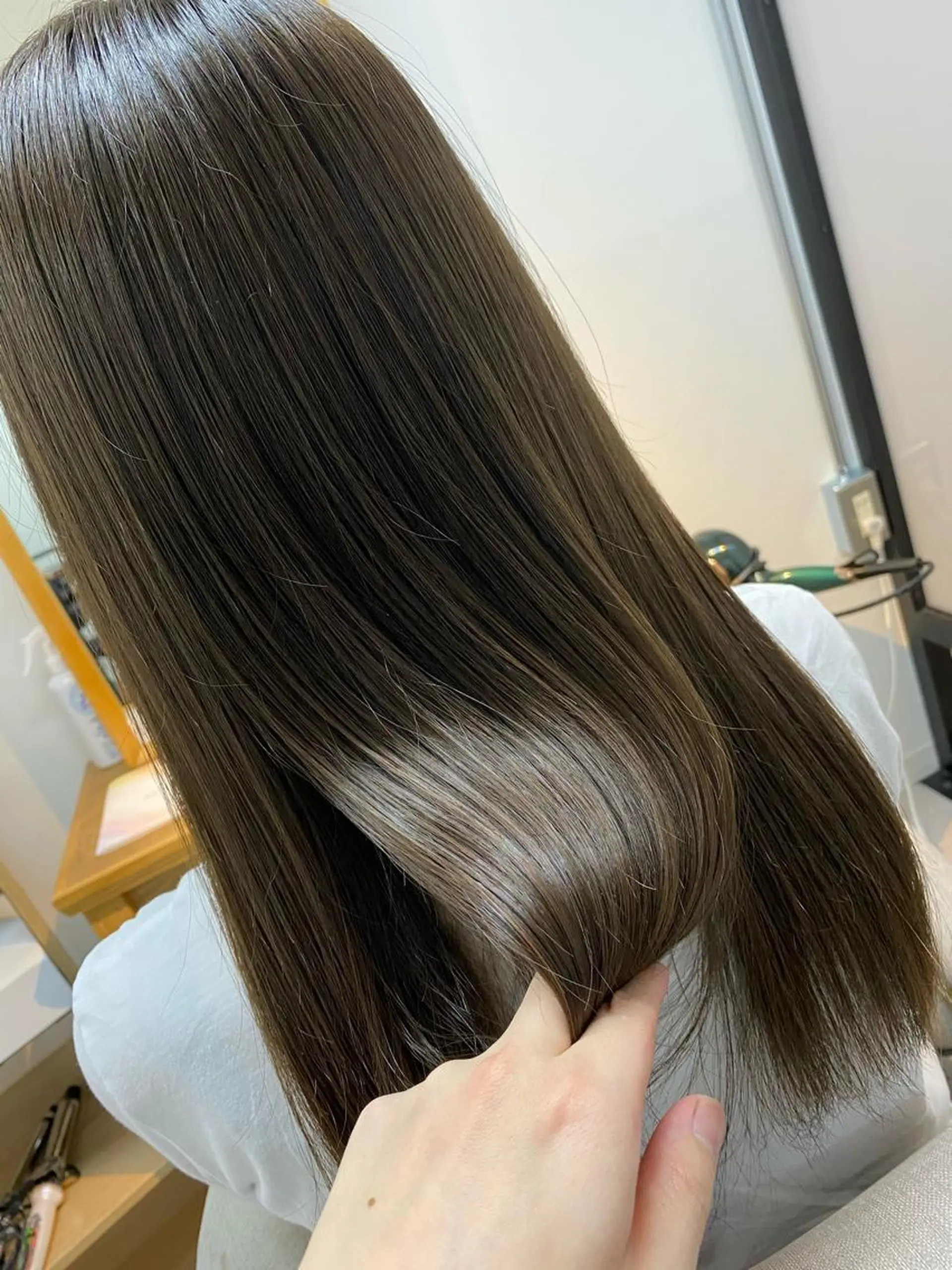 セミロング カット ヘアカラー トリートメント 透明感/ツヤ髪/ さら艶/前田祥汰のヘアスタイル