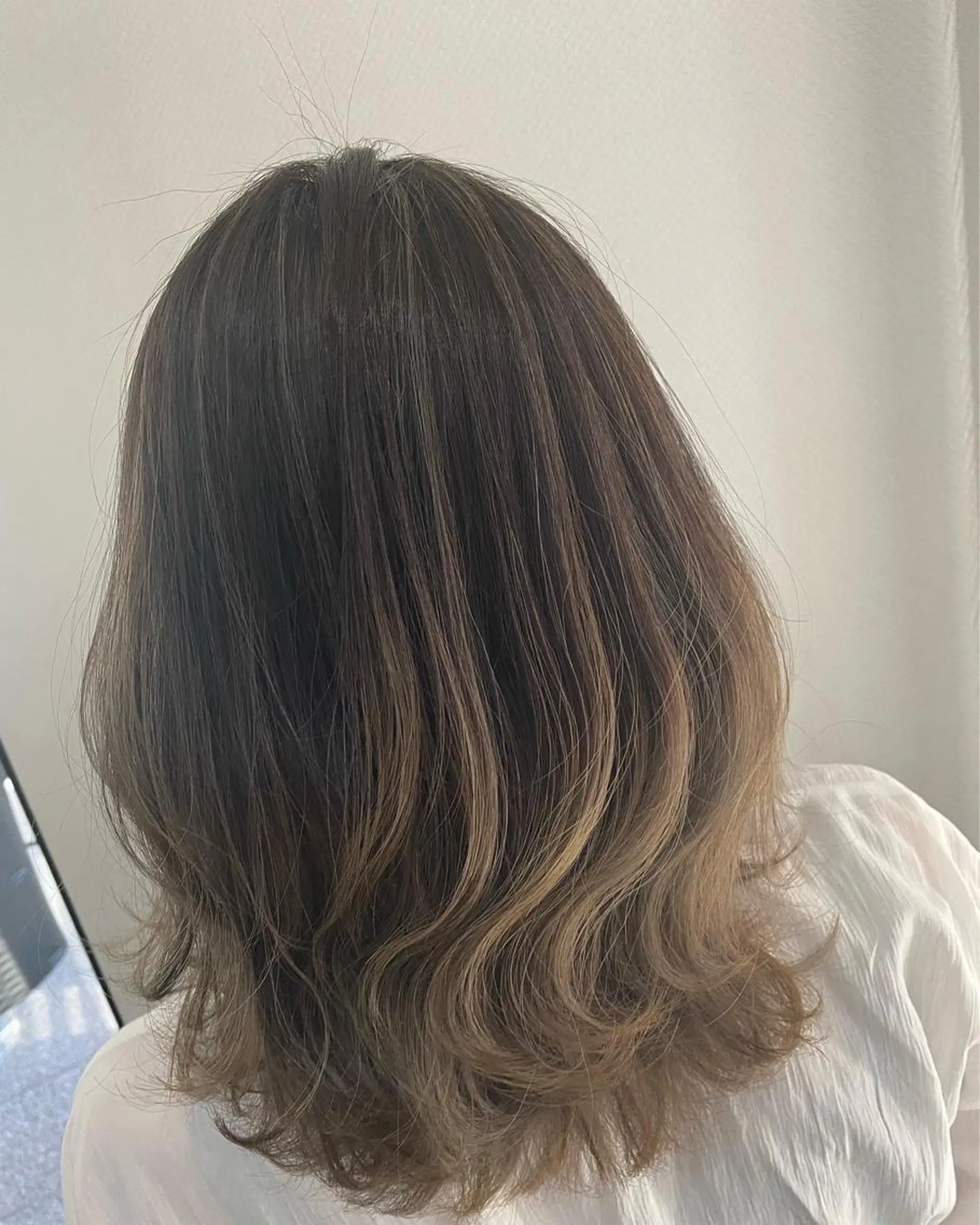 セミロング アッシュ 白髪ぼかし ハイライト専門/大嶋のヘアスタイル