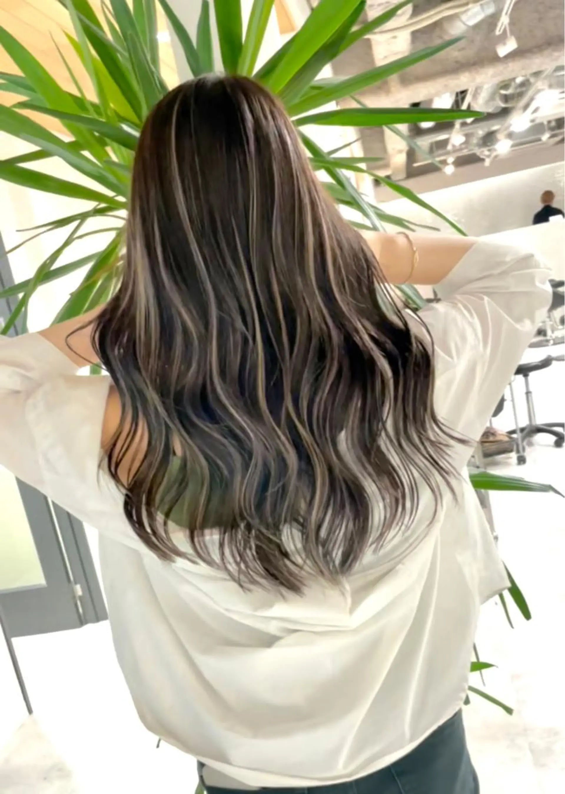 ロング ハイライト ヘアカラー トリートメント 神戸でブリーチなら puty/レイヤーのヘアスタイル