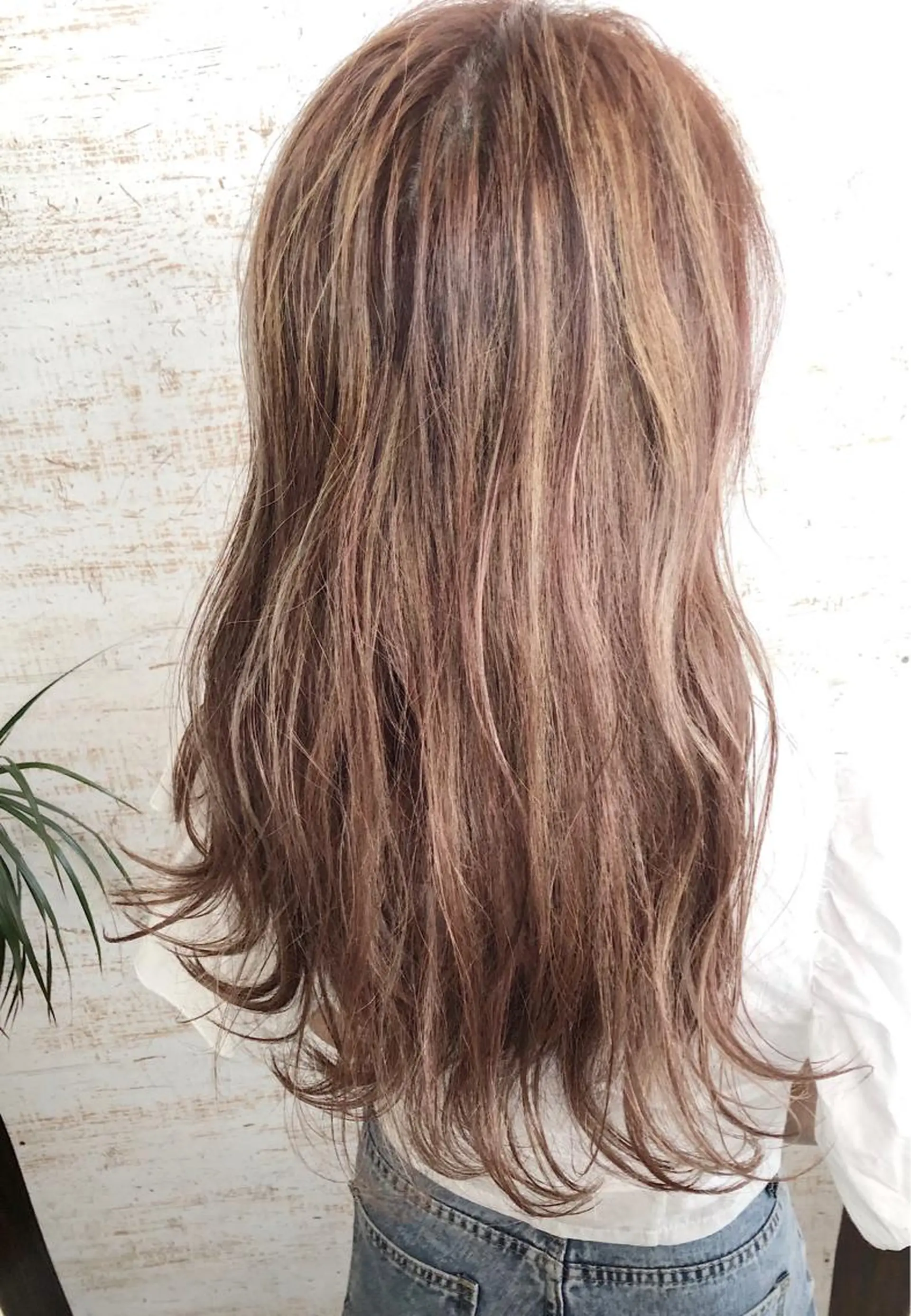 セミロング カラー ベージュカラー ハイライトカラー ピンクカラー ピンクベージュ ハイライト ケアブリーチ /髪質 改善/古橋圭史郎のヘアスタイル