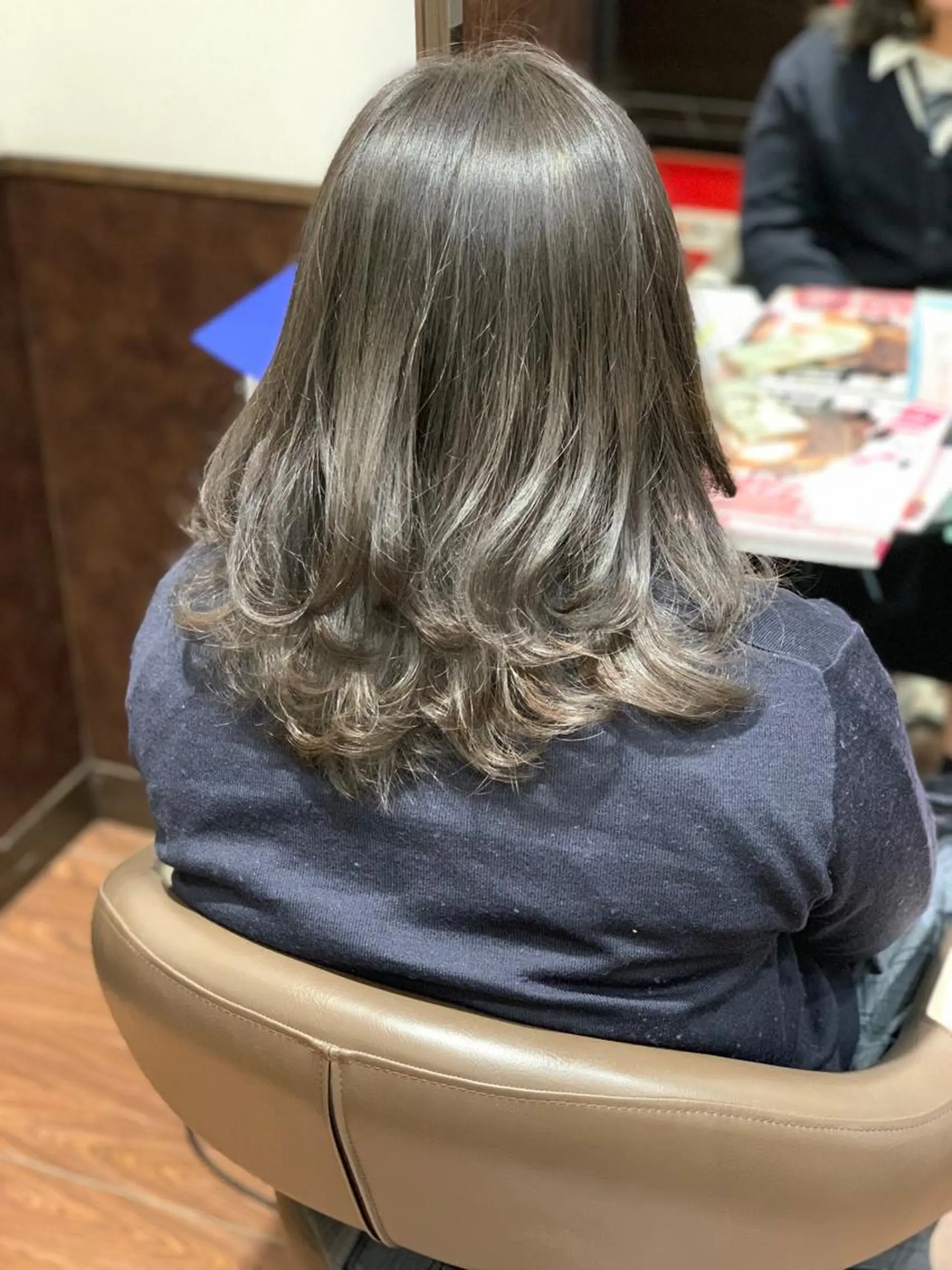 セミロング カラー バレイヤージュ 透明感カラー グレージュ レイヤーカット Ebise Kazunoriのヘアスタイル