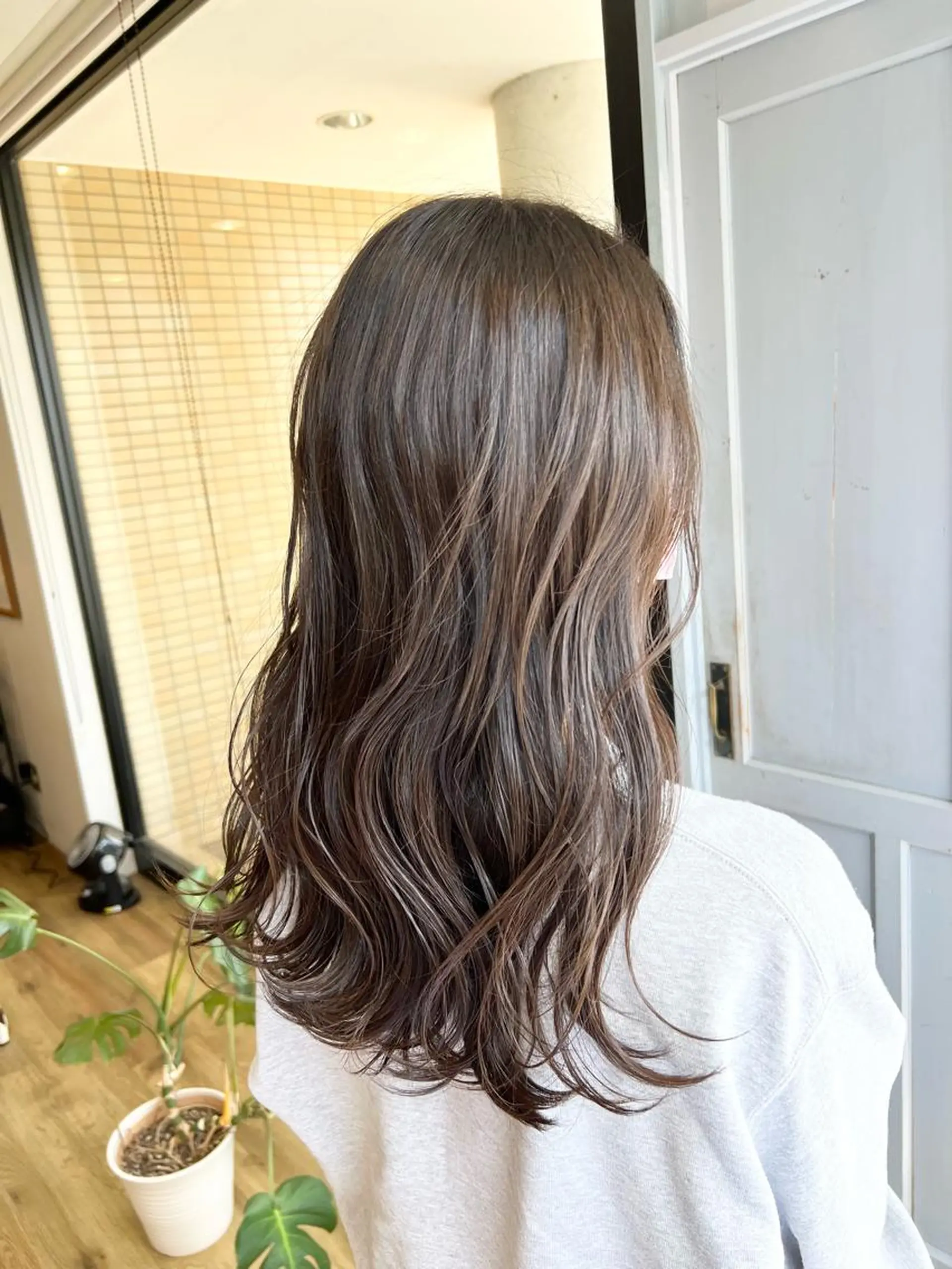 ロング カラー グレージュ ヘアカラー トリートメント 堀 望美のヘアスタイル