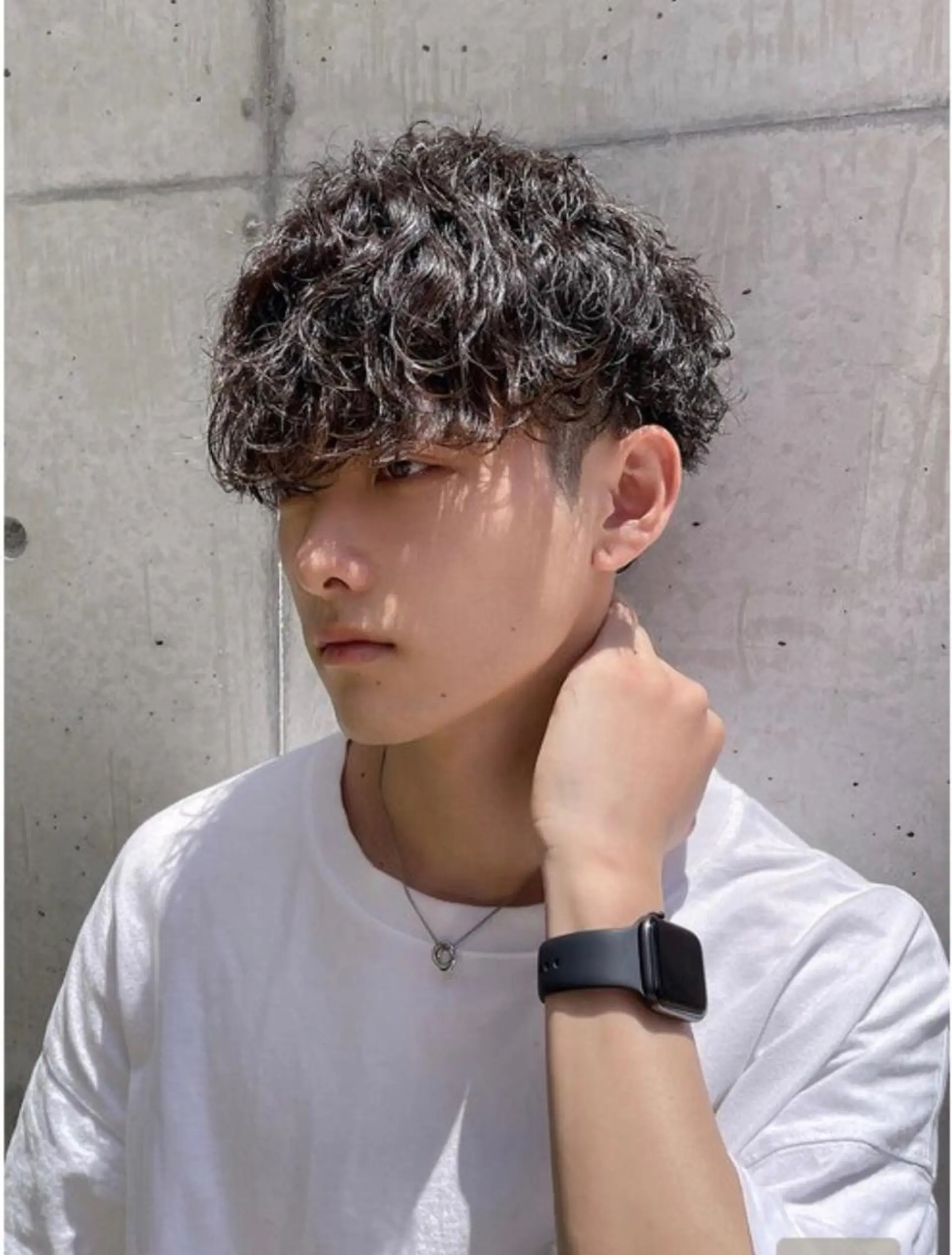 パーマ メンズ センターパート フェードカット メンズハイライト メンズメッシュ マッシュ 大人メンズパーマ メンズ特化　萱原大幹のヘアスタイル