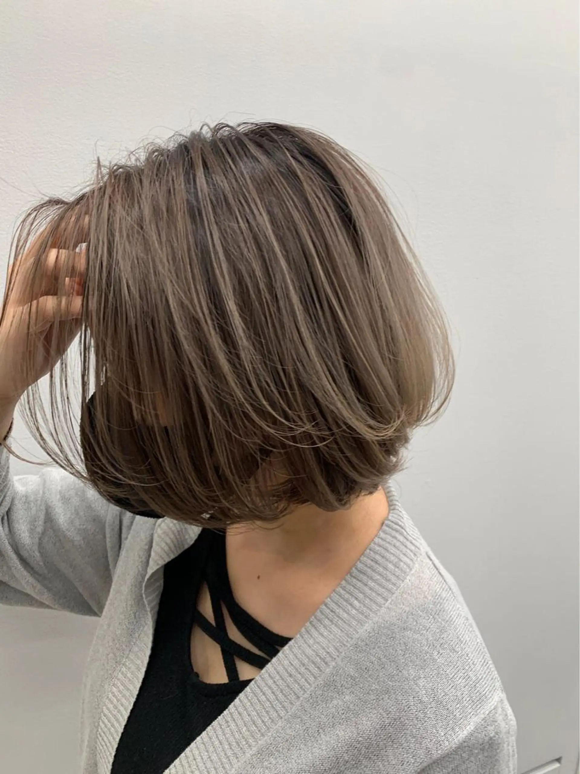 カラー バレイヤージュ ベージュカラー ハイライトカラー ミルクティーベージュ オリーブカラー レイヤーカット 早崎太生のヘアスタイル