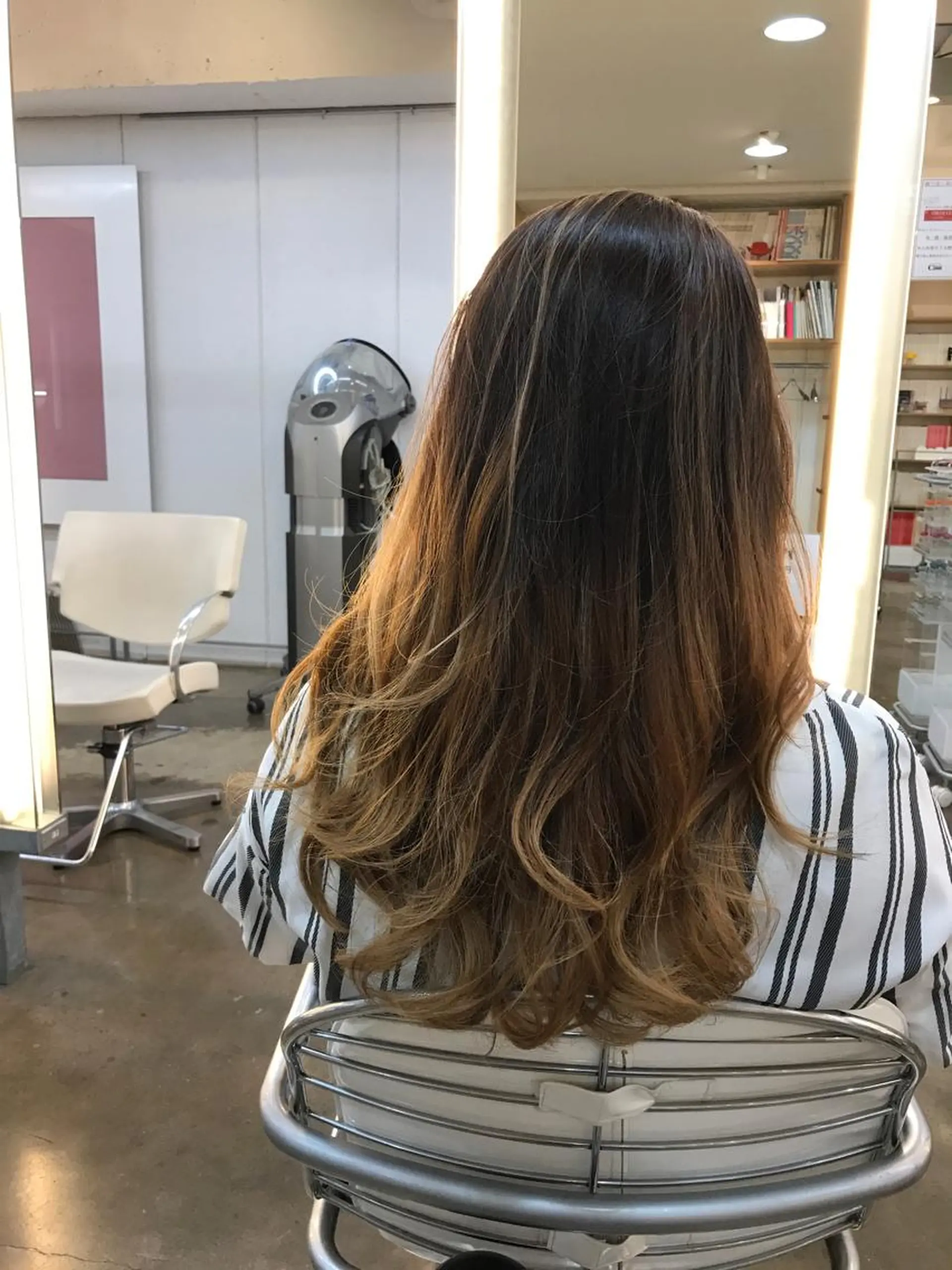 ロング アルファ シェリのヘアスタイル