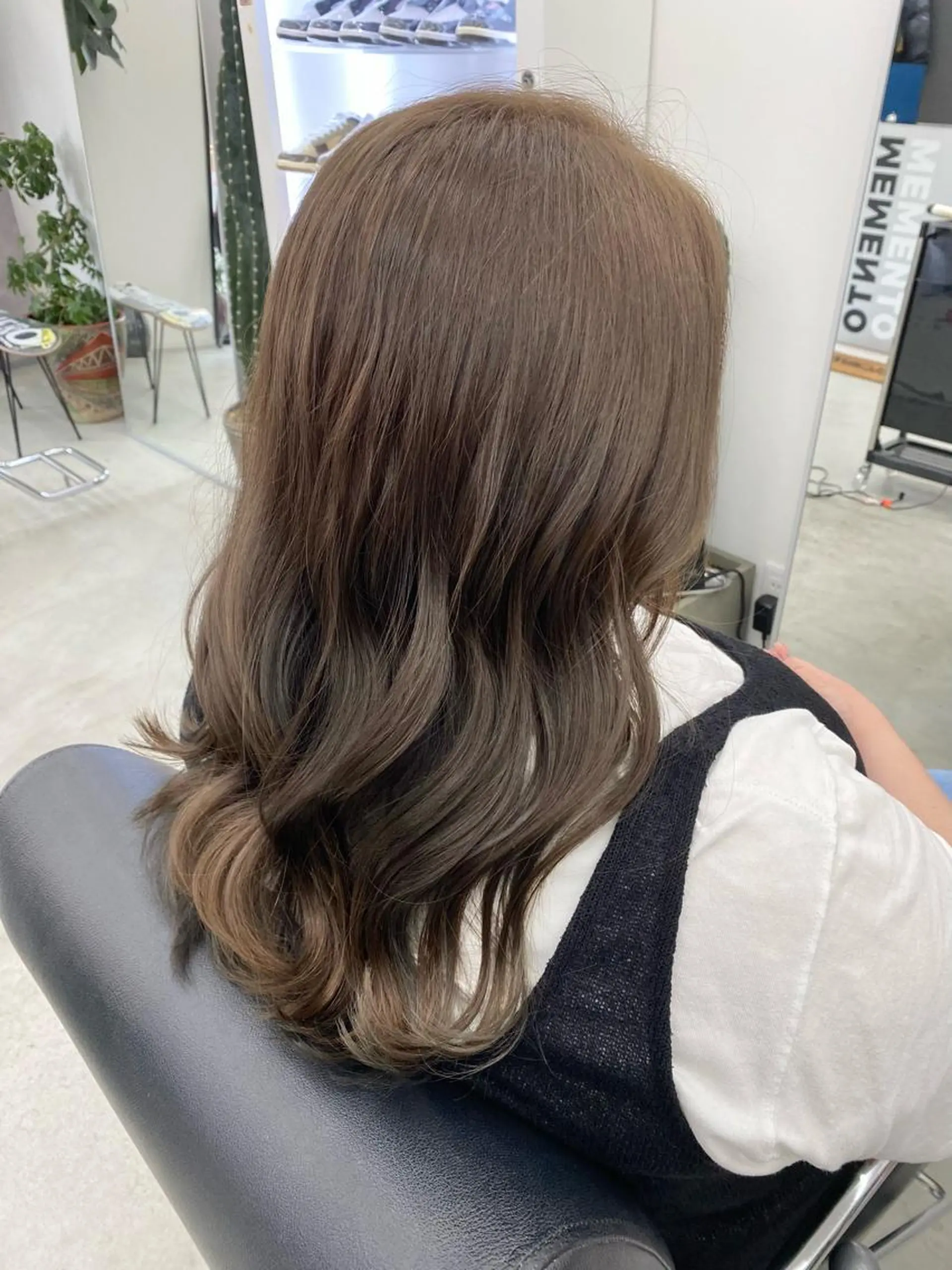カラー MEMENTO YUZUのヘアスタイル
