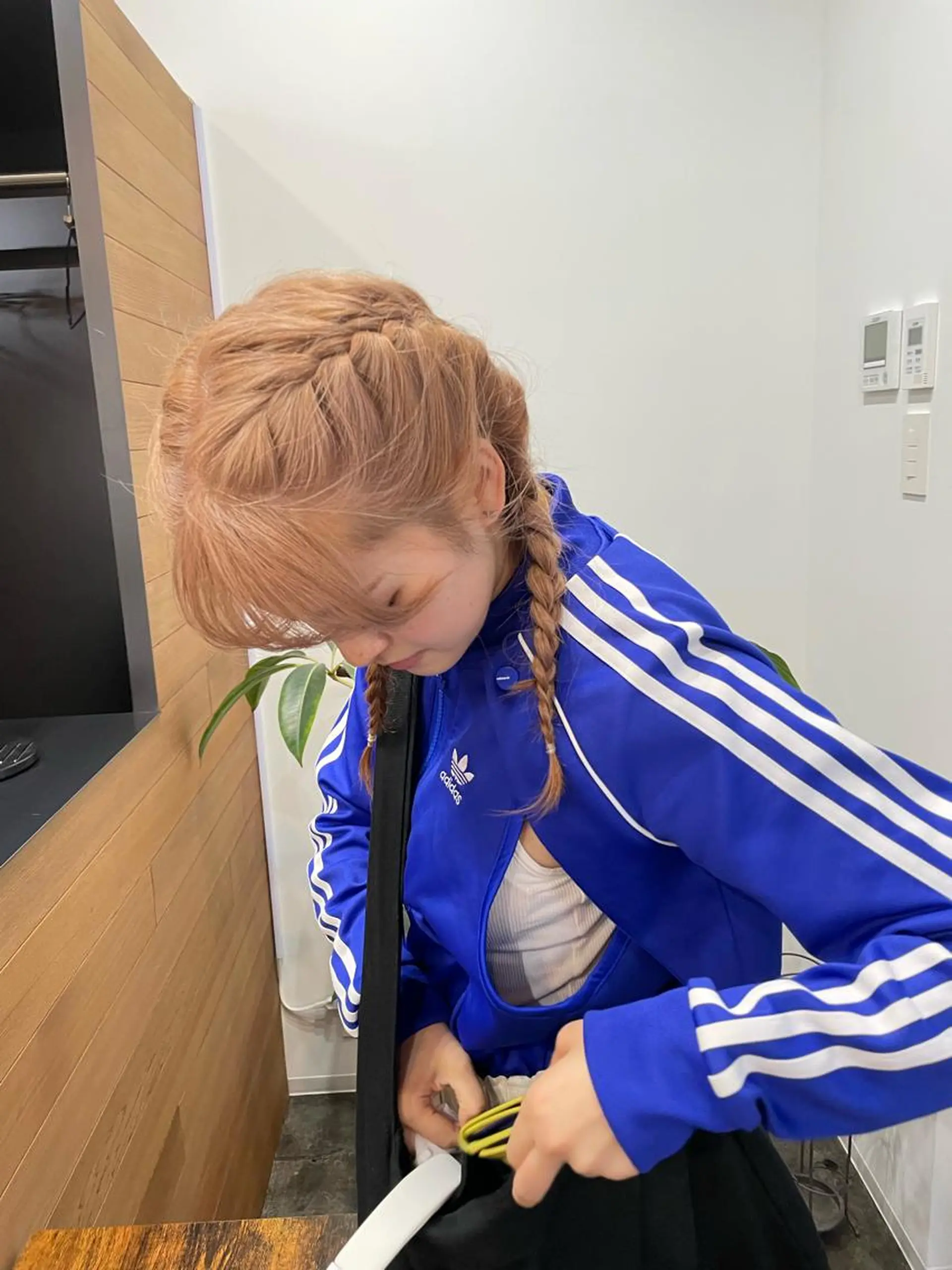 セミロング カラー カット ヘアカラー トリートメント ミルクティー× グレージュMOMOのヘアスタイル