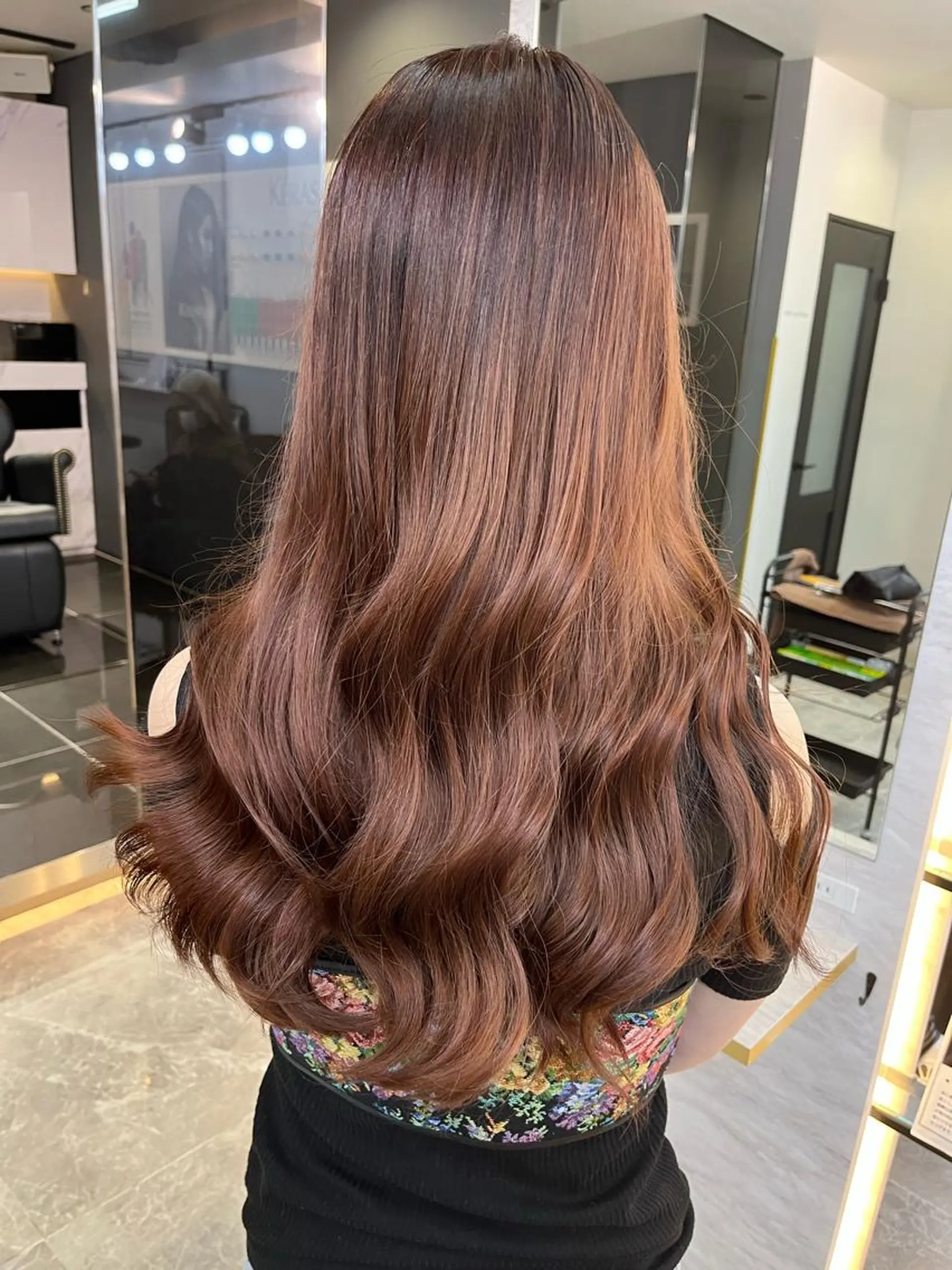 ロング カラー ブリーチ ブラウンカラー レッドカラー レッドブラウン カット ヘアカラー トリートメント レイヤー似合わせ 透明感カラーりきやのヘアスタイル