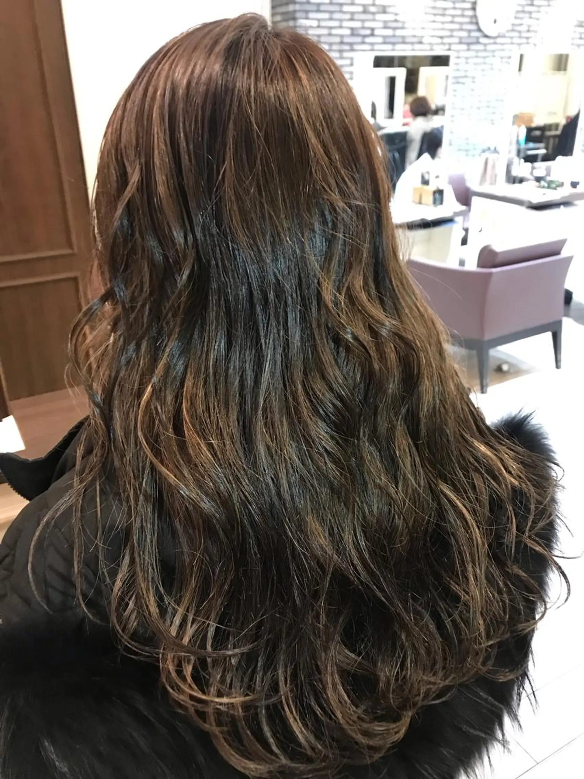 セミロング カラー ハイライトカラー ハイライト ヘアカラー 似合わせ/ブリーチ カラー.岡田友仁のヘアスタイル