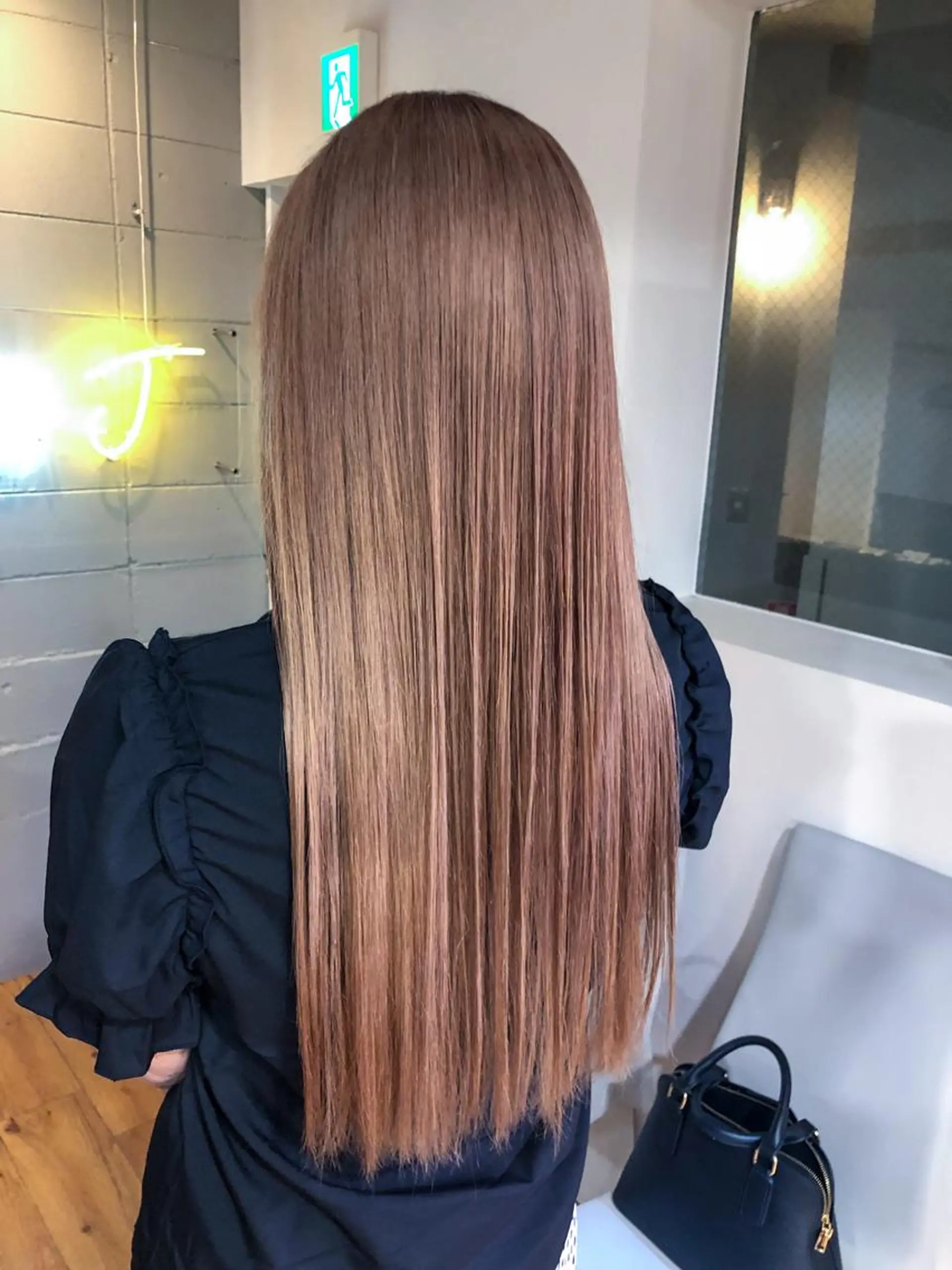 ロング カラー ミルクティーカラー グレージュ　高山慧輔のヘアスタイル