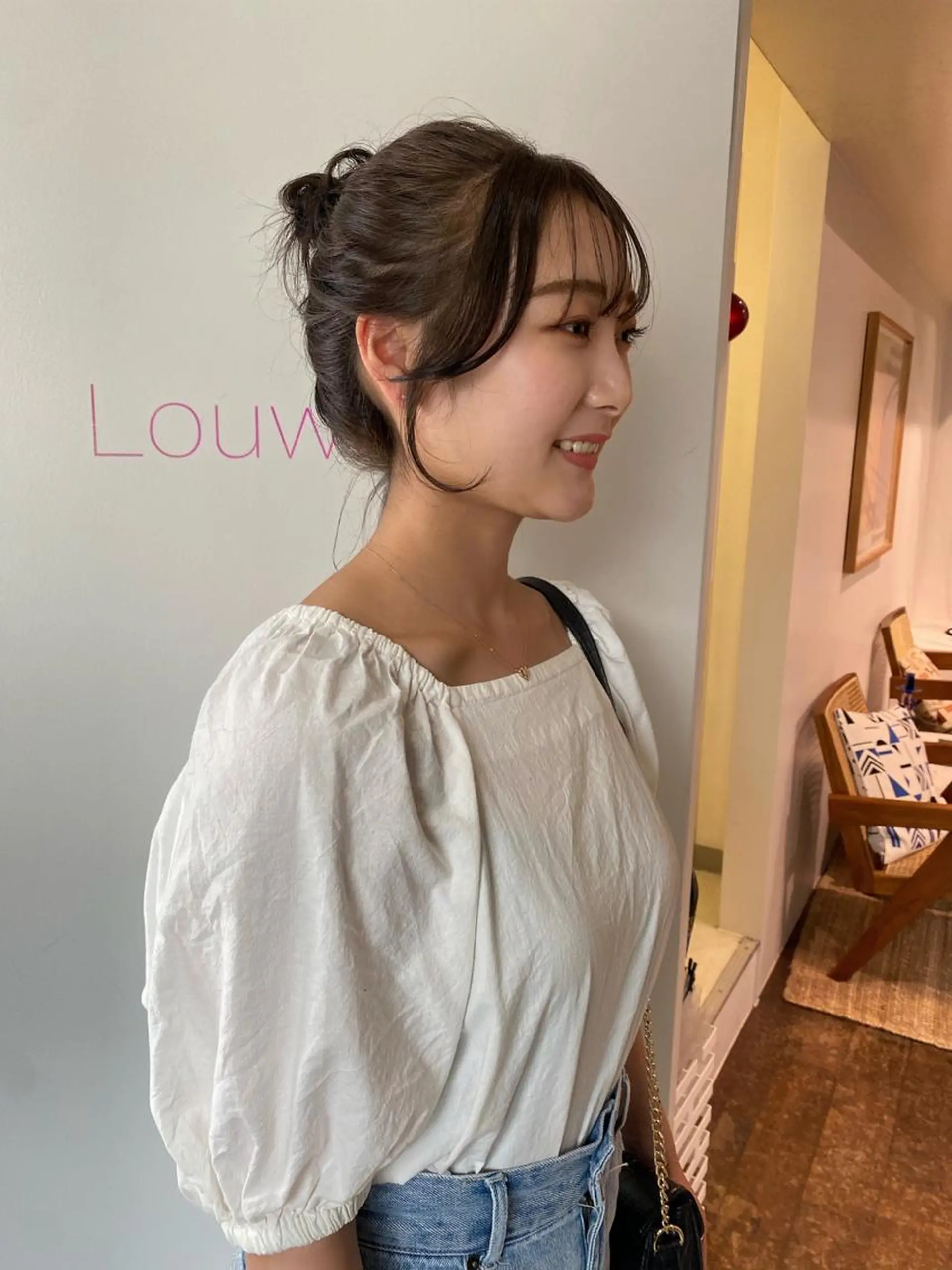 ミディアム カラー ヘアアレンジ お団子ヘア ベージュカラー ブリーチ ブリーチなしカラー オリーブベージュ レイヤー🌟艶カラー 🕊まやのヘアスタイル