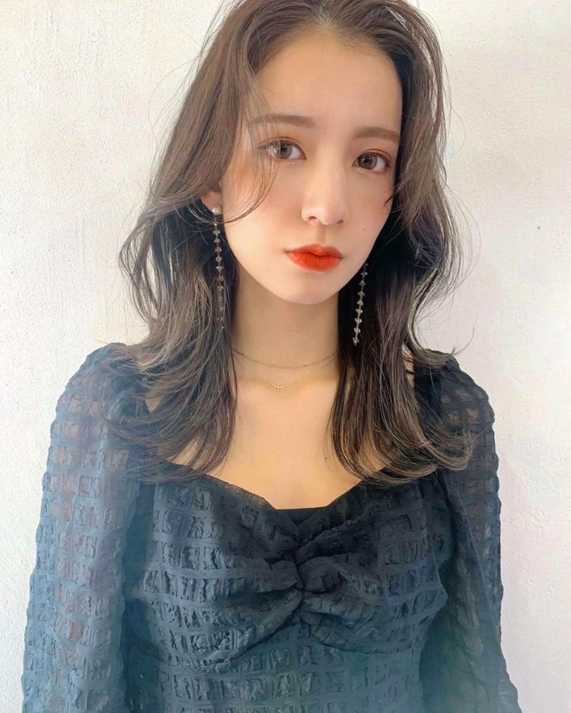 ミディアム カラー くびれヘア レイヤーカット、 大人可愛い　中村美羅のヘアスタイル